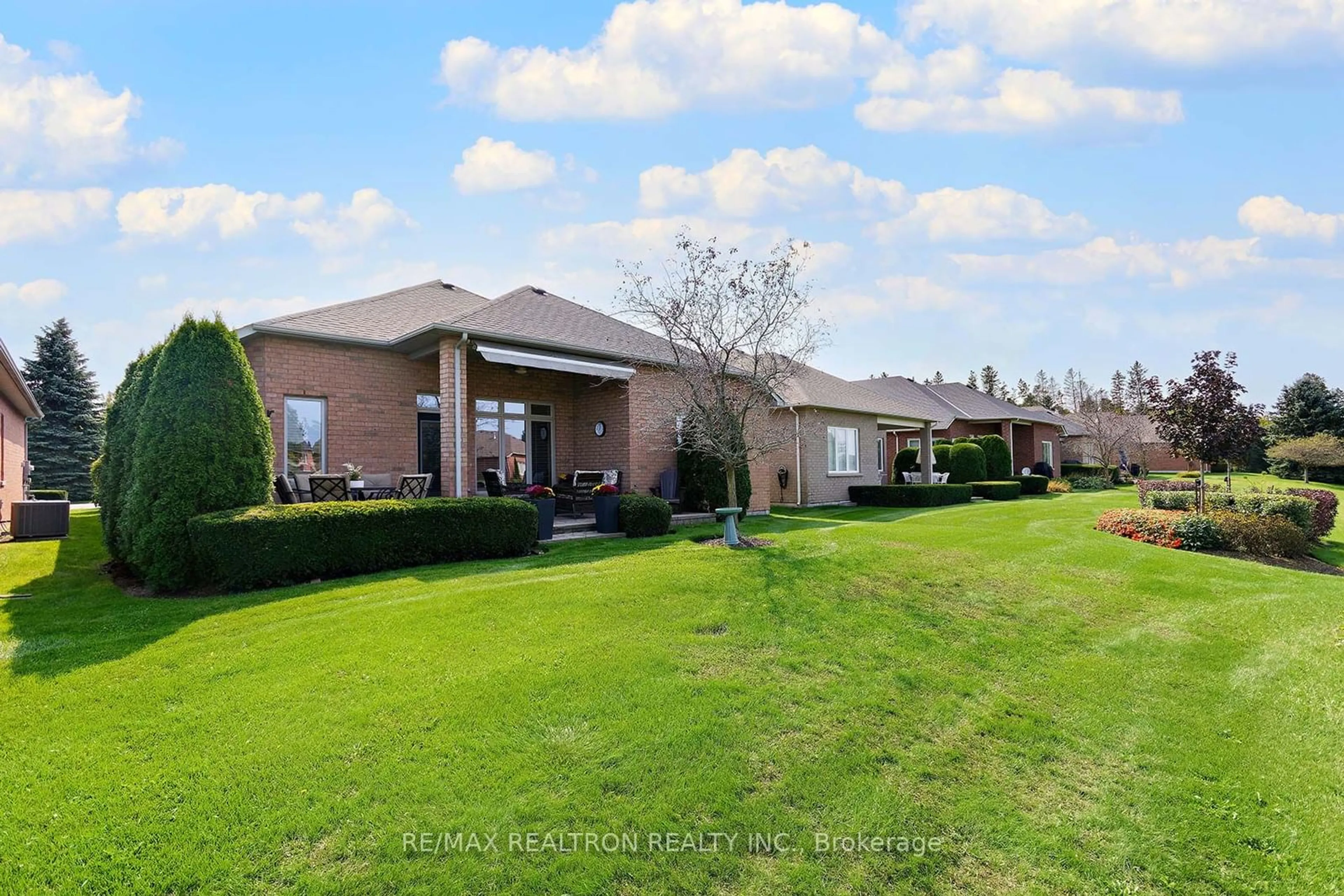 A pic from outside/outdoor area/front of a property/back of a property/a pic from drone, unknown for 72 McDermott Tr, Whitchurch-Stouffville Ontario L4A 1N8
