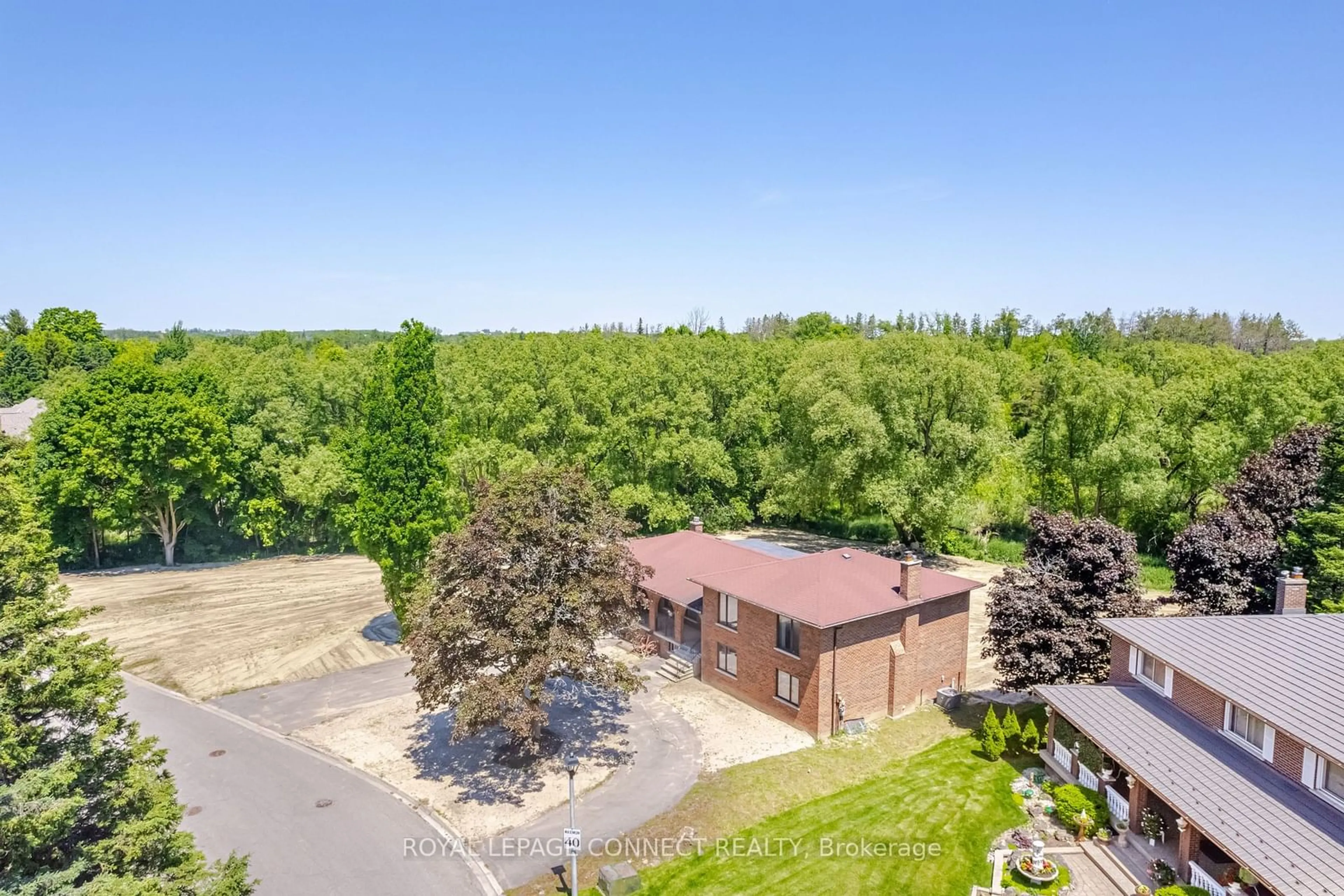 A pic from outside/outdoor area/front of a property/back of a property/a pic from drone, unknown for 155 Dennison St, King Ontario L7B 1B8