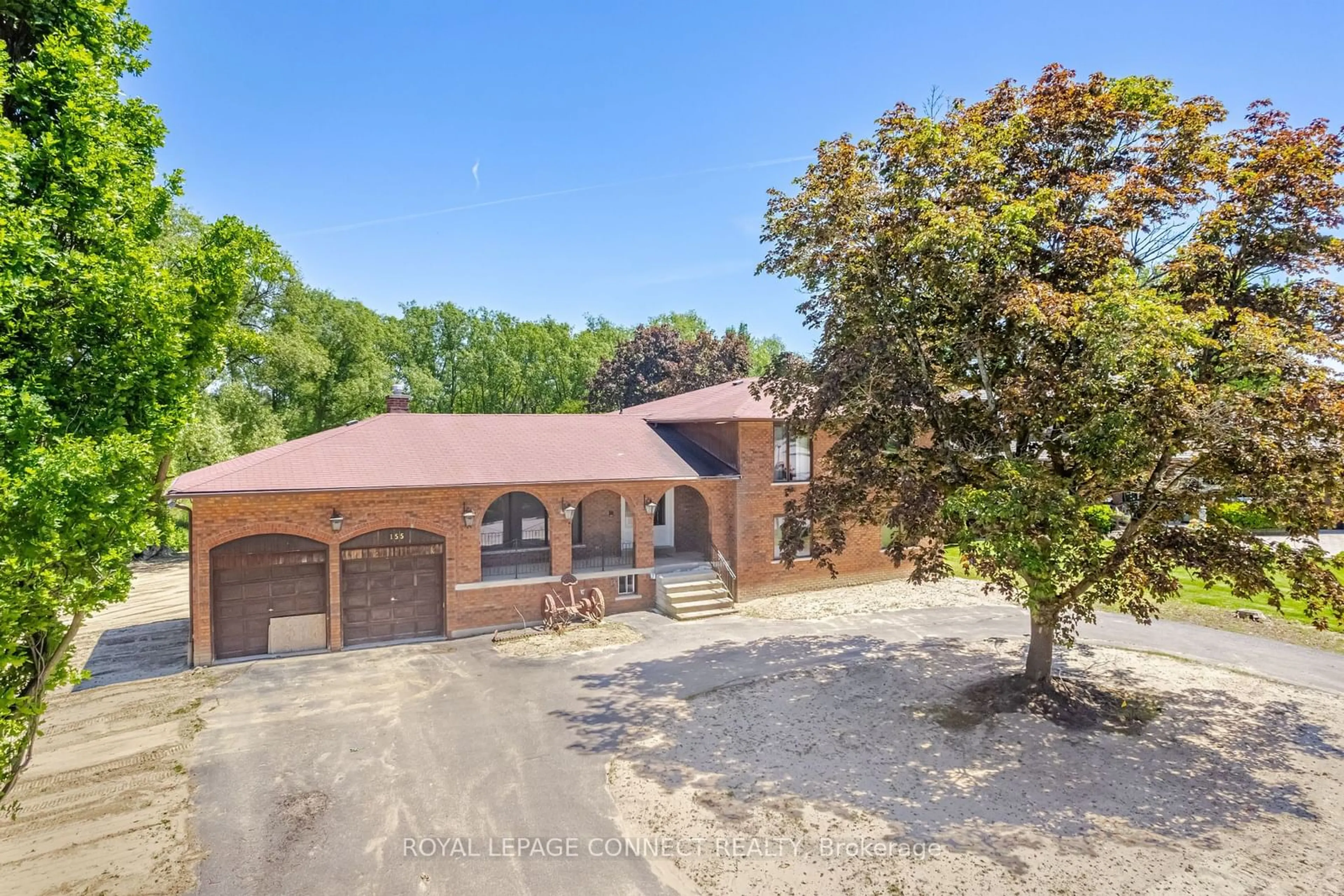 A pic from outside/outdoor area/front of a property/back of a property/a pic from drone, street for 155 Dennison St, King Ontario L7B 1B8