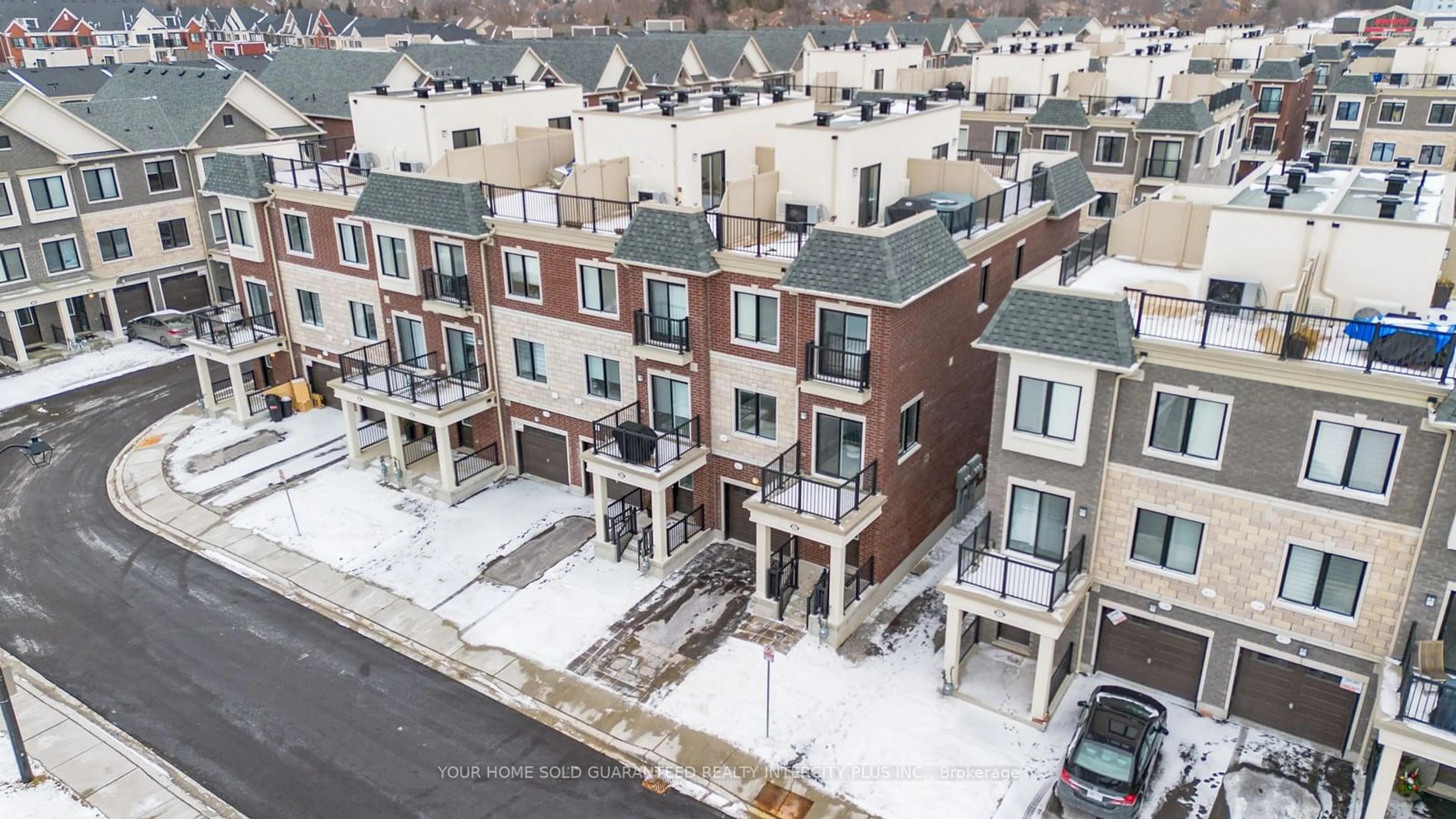 A pic from outside/outdoor area/front of a property/back of a property/a pic from drone, street for 137 Covington Cres, Whitchurch-Stouffville Ontario L4A 4W8