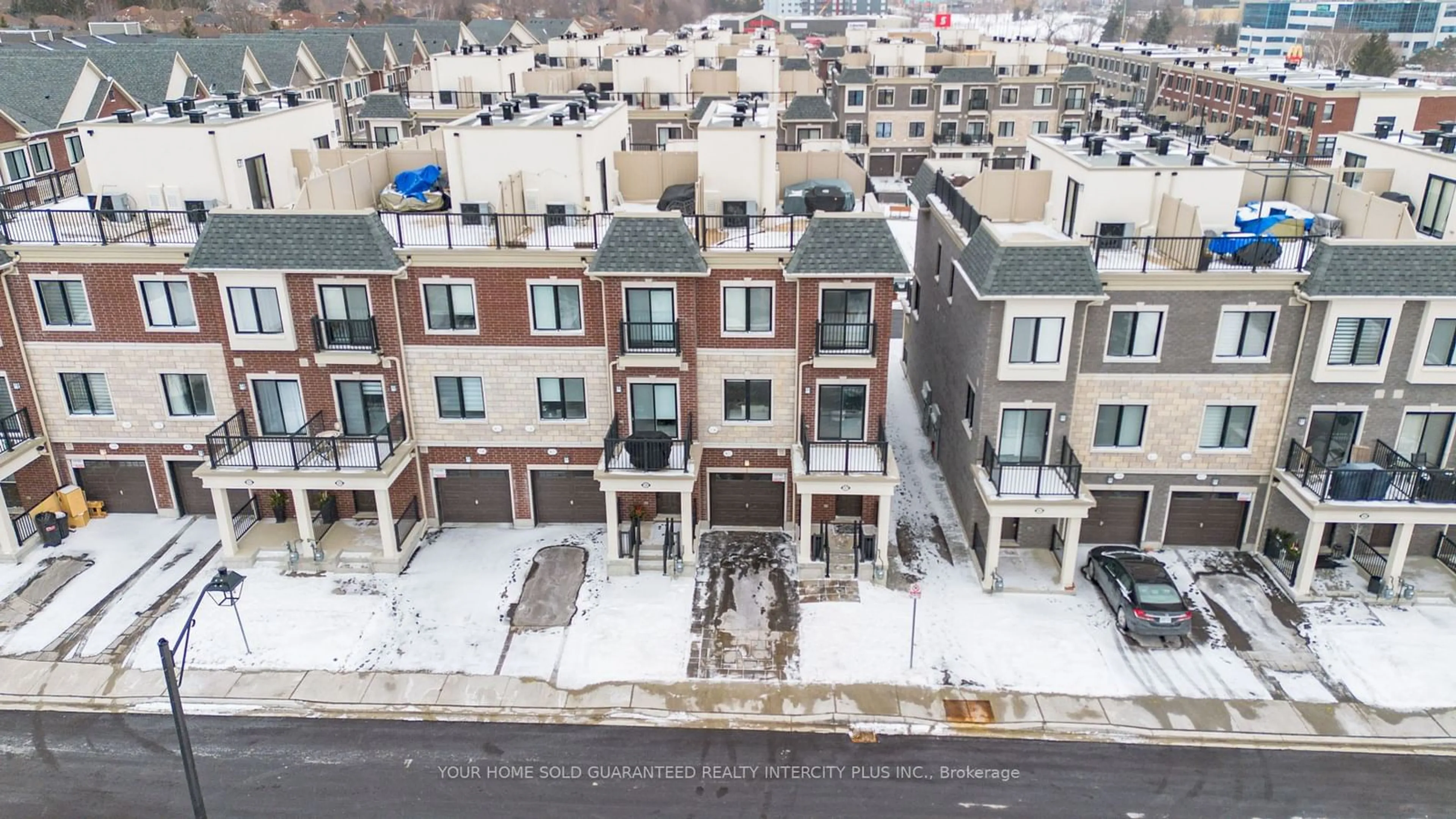 A pic from outside/outdoor area/front of a property/back of a property/a pic from drone, city buildings view from balcony for 137 Covington Cres, Whitchurch-Stouffville Ontario L4A 4W8