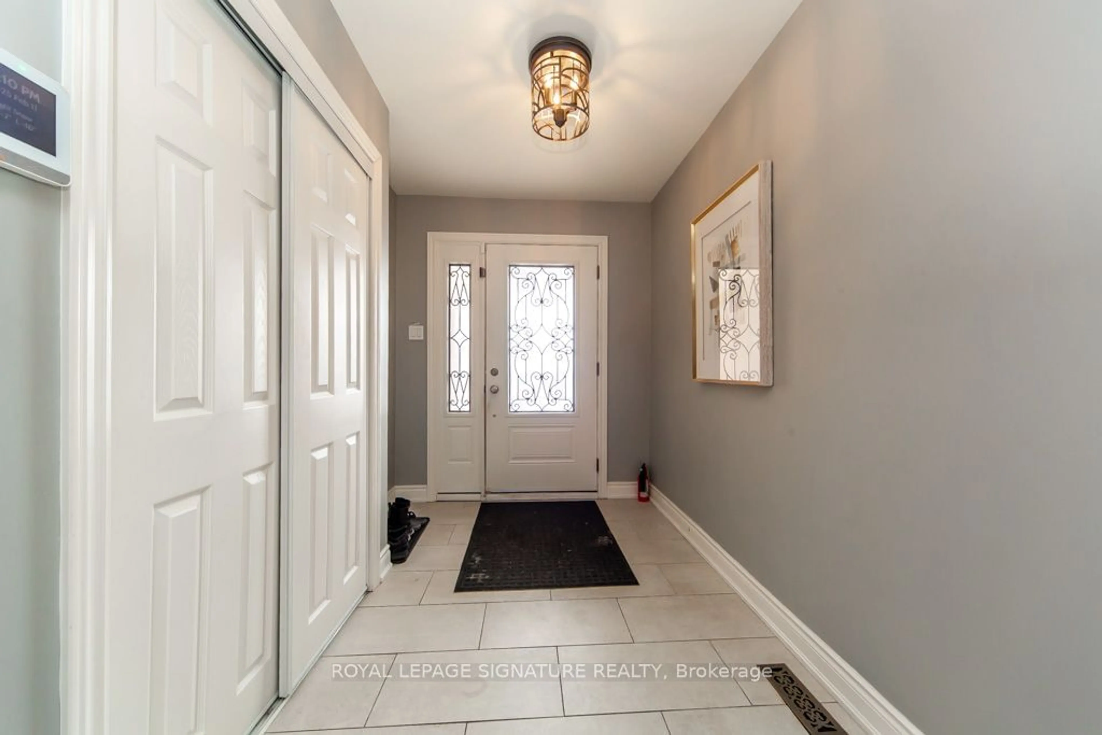 Indoor entryway for 154 Oliver Lane, Vaughan Ontario L6A 1A9