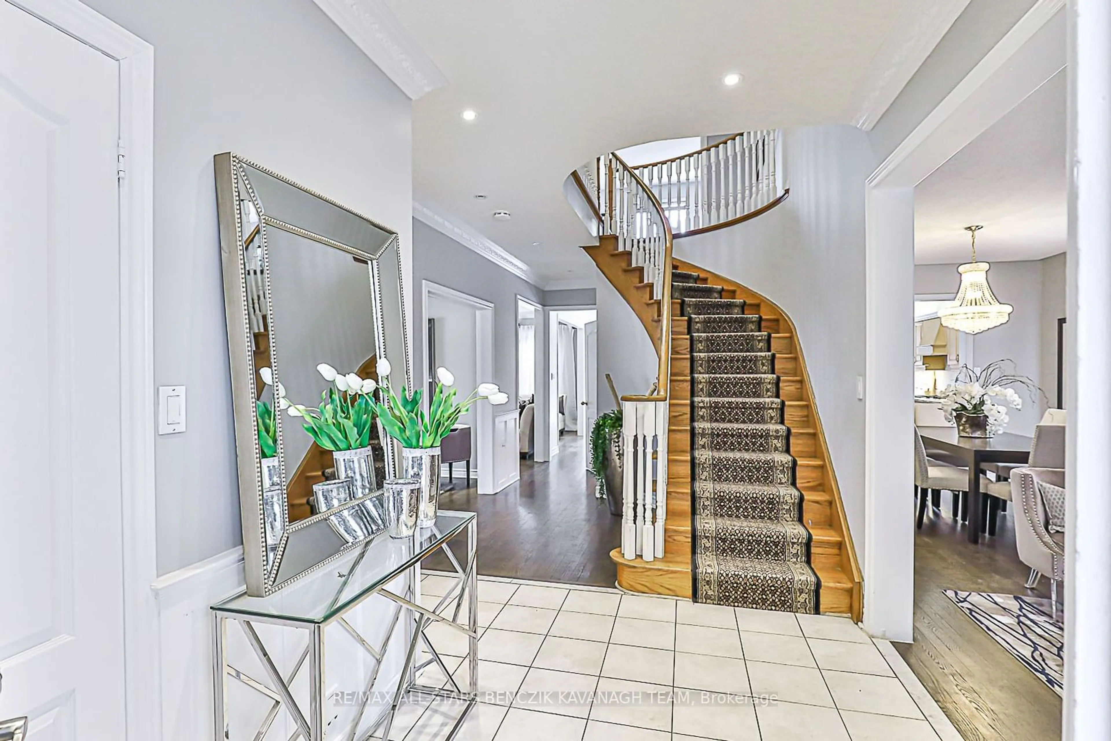 Indoor entryway for 34 Sanderling Dr, Markham Ontario L3P 6R1