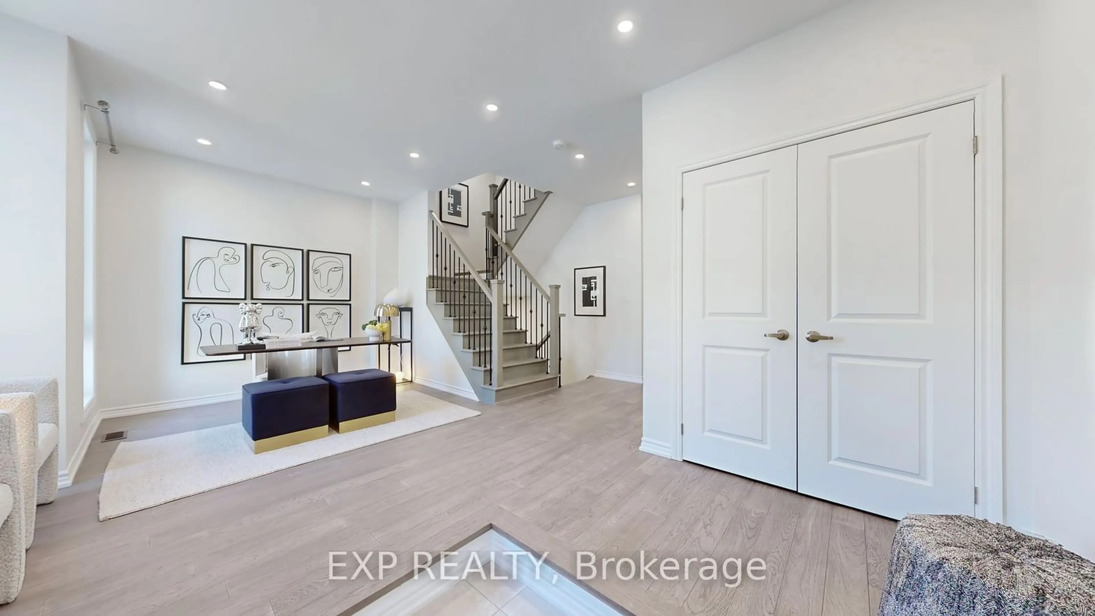 Indoor entryway for 7 Breyworth Rd, Markham Ontario L6C 0Z5