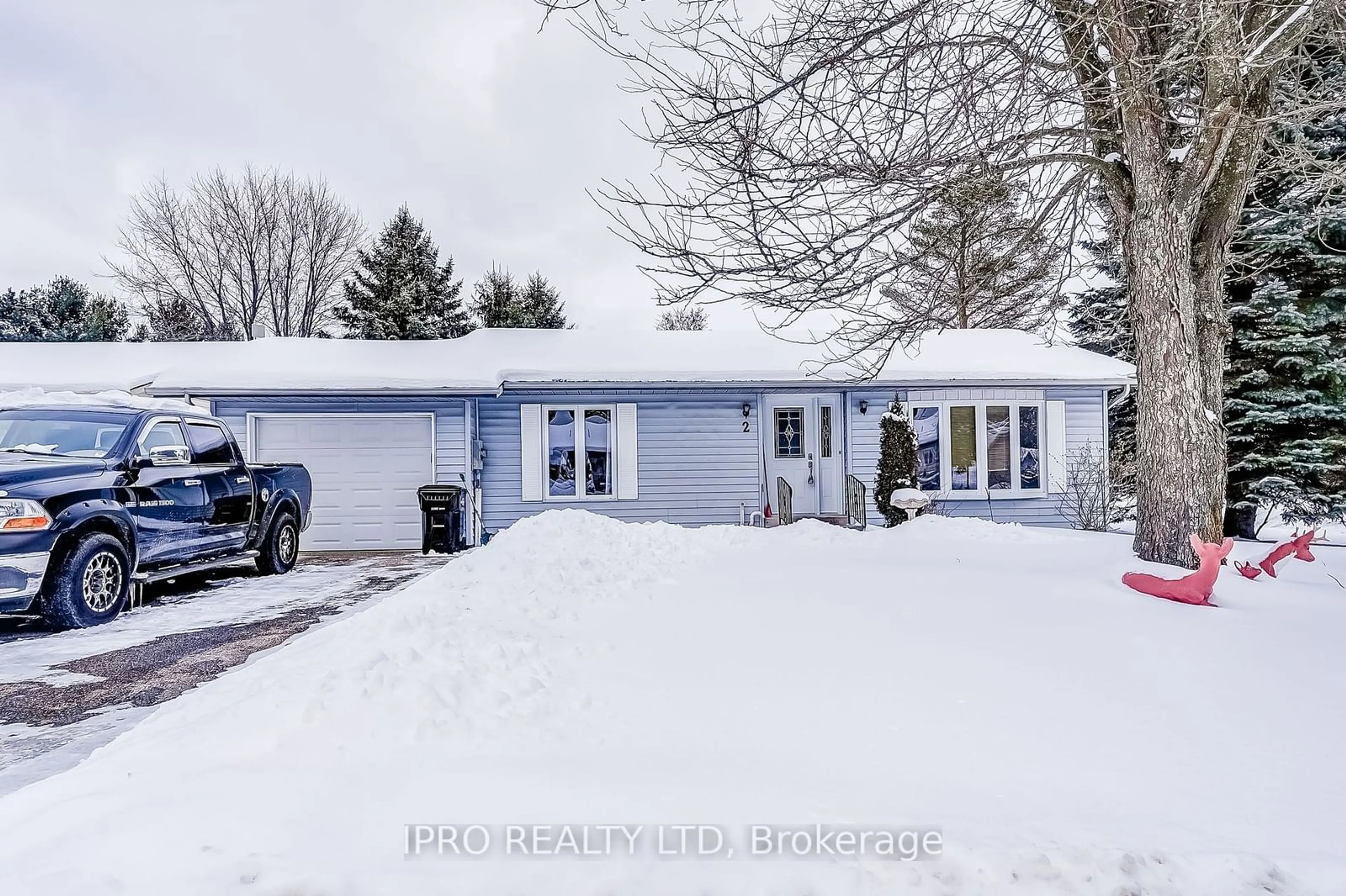 A pic from outside/outdoor area/front of a property/back of a property/a pic from drone, street for 2 Balsam Crt, New Tecumseth Ontario L0G 1W0