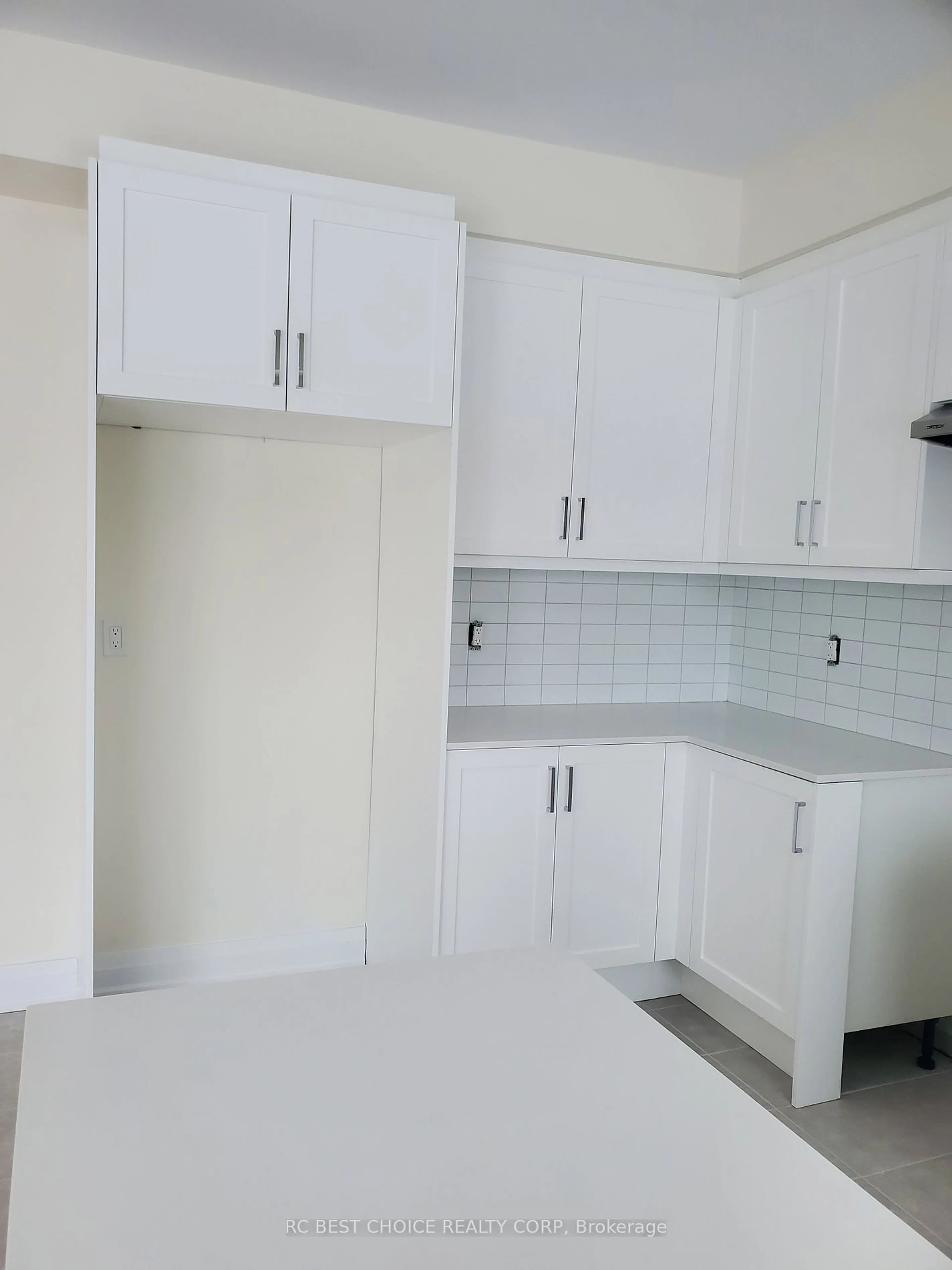 Standard kitchen, unknown for 24 (109B) Mapleton St, Richmond Hill Ontario L4E 1H8