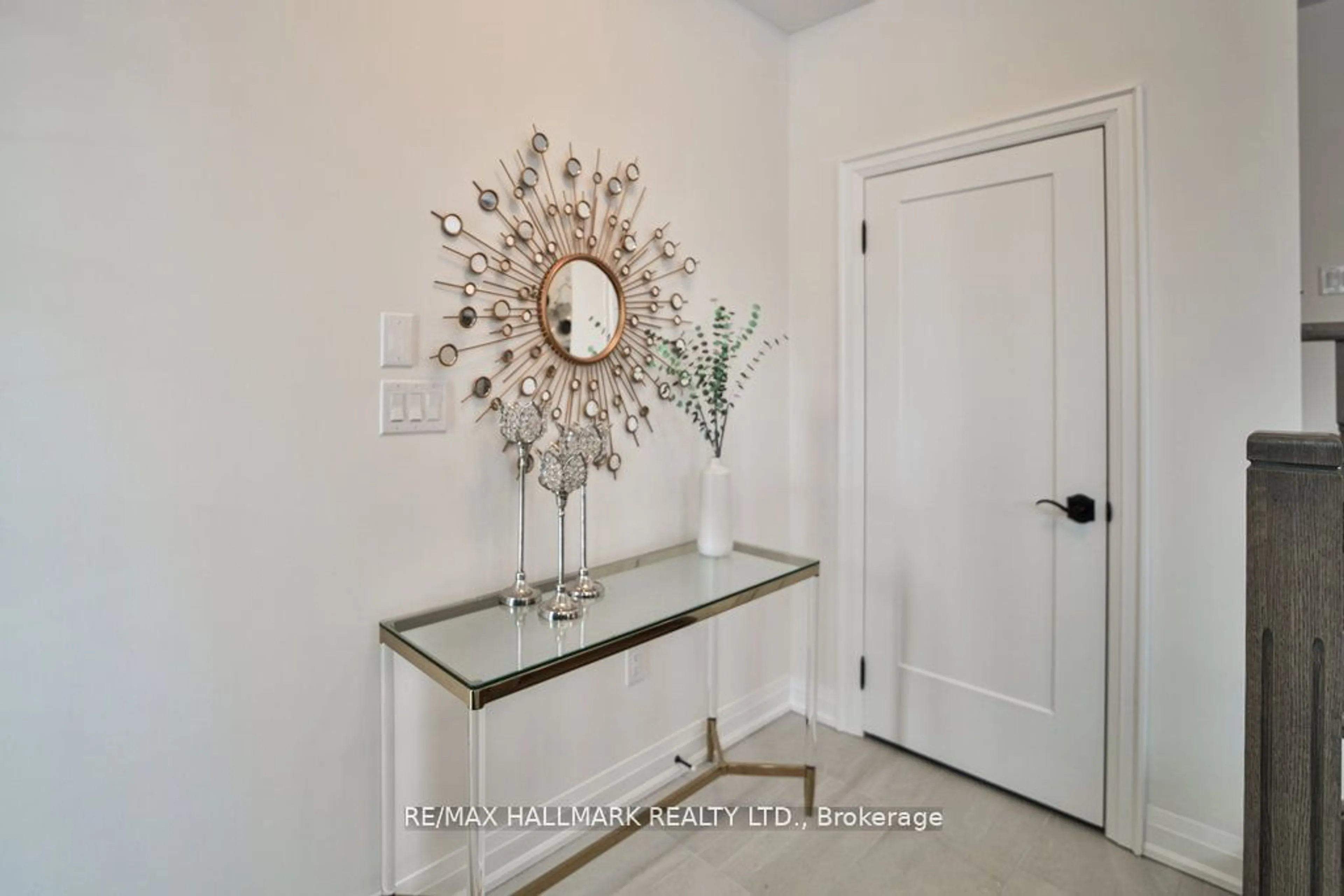 Indoor entryway for 4157 Major Mackenzie Dr, Markham Ontario L6C 3L5