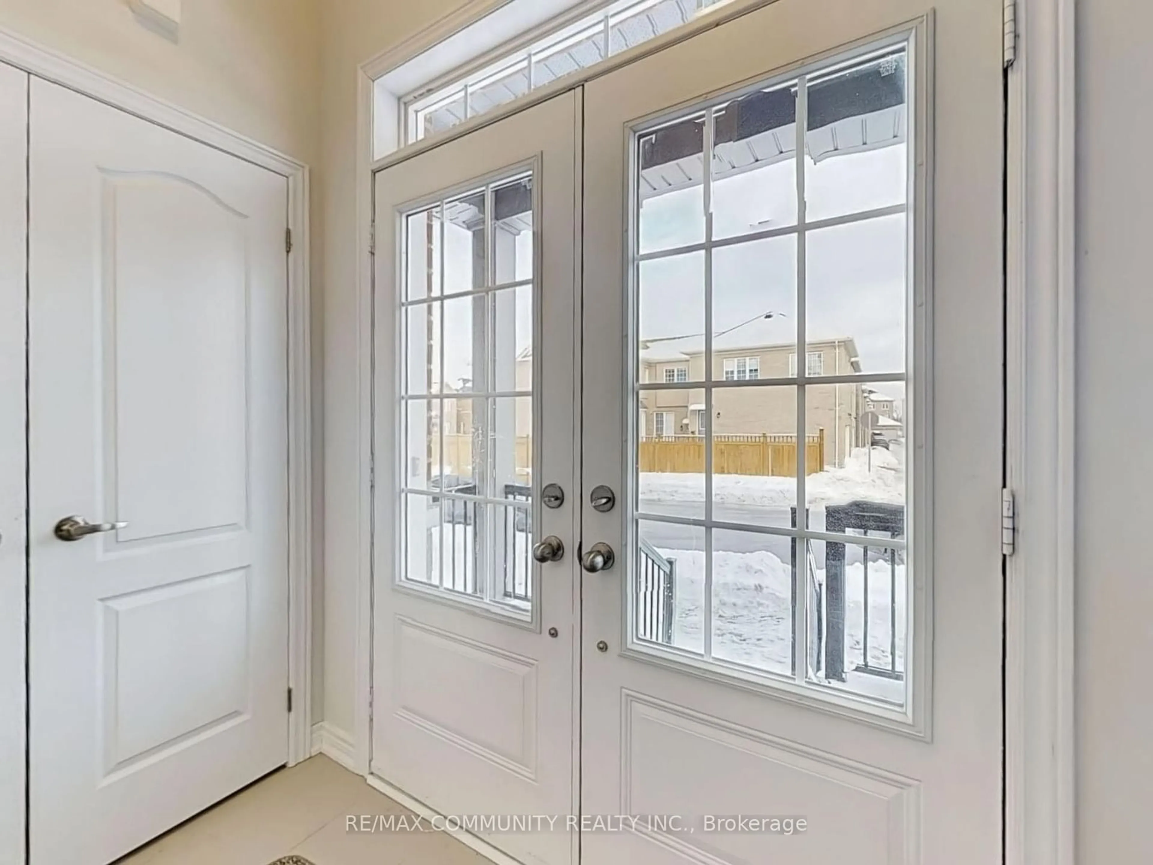 Indoor entryway for 168 Webb St, Markham Ontario L6B 0V5