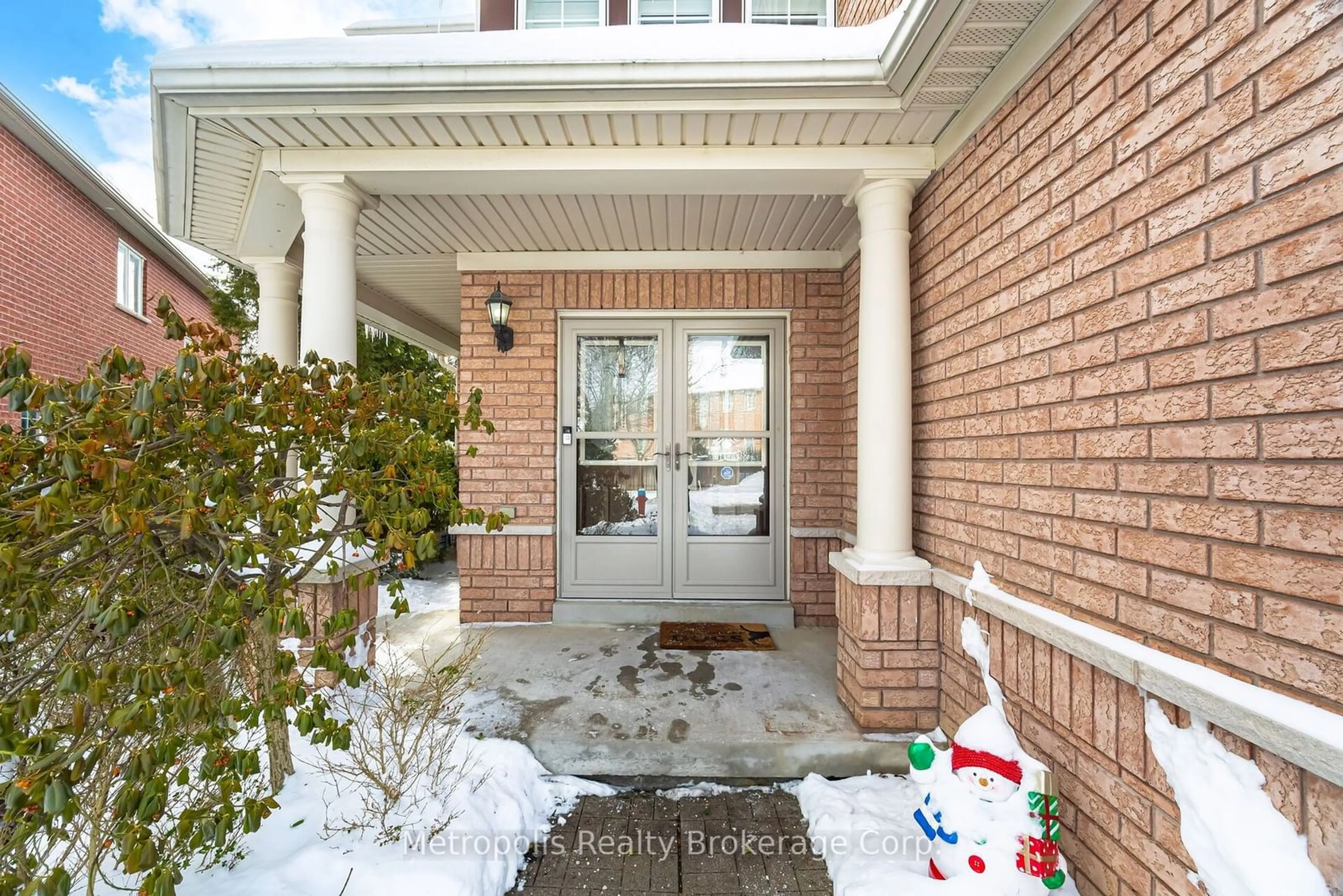 Indoor entryway for 41 Richvalley Cres, Richmond Hill Ontario L4E 4C9