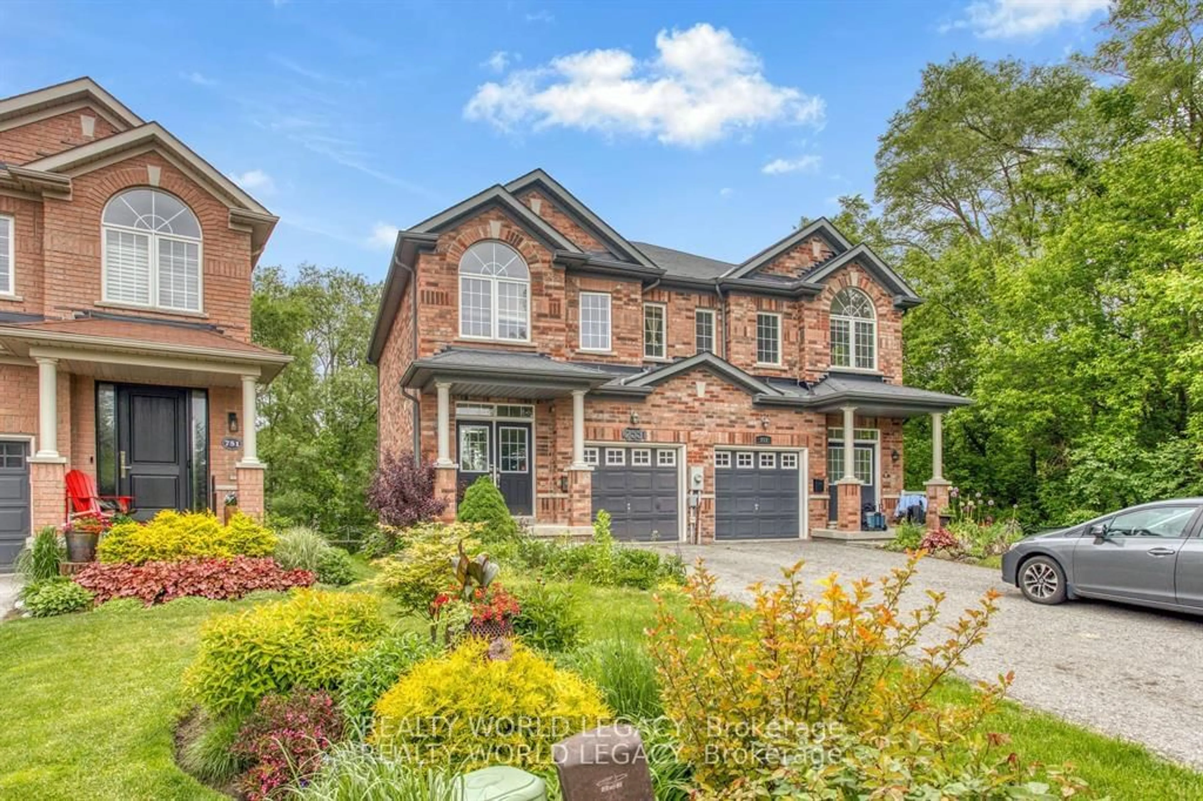 Home with brick exterior material, street for 755 John Cole Crt, Newmarket Ontario L3Y 5V7