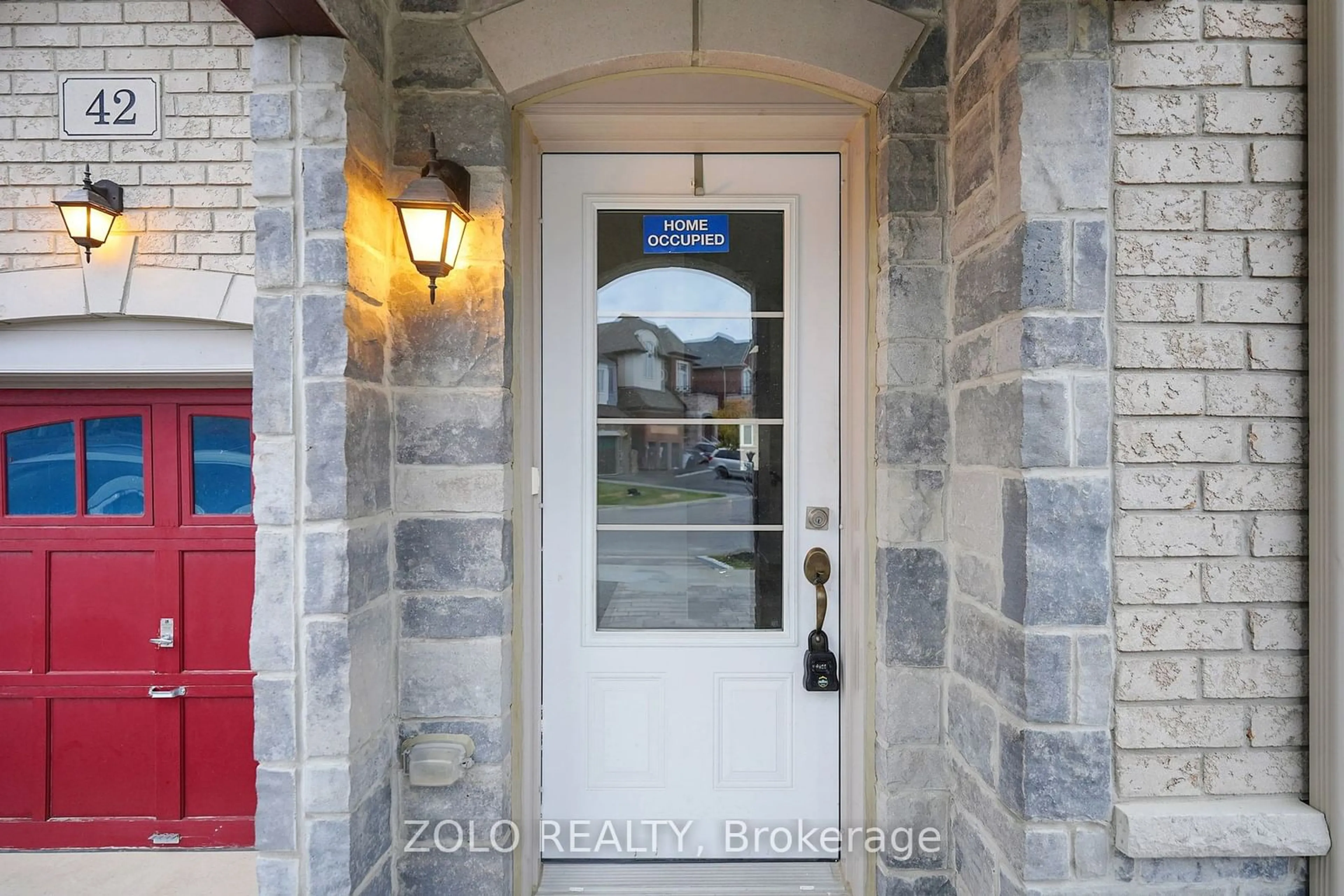 Indoor entryway for 42 Foxberry Rd, East Gwillimbury Ontario L9N 0P6