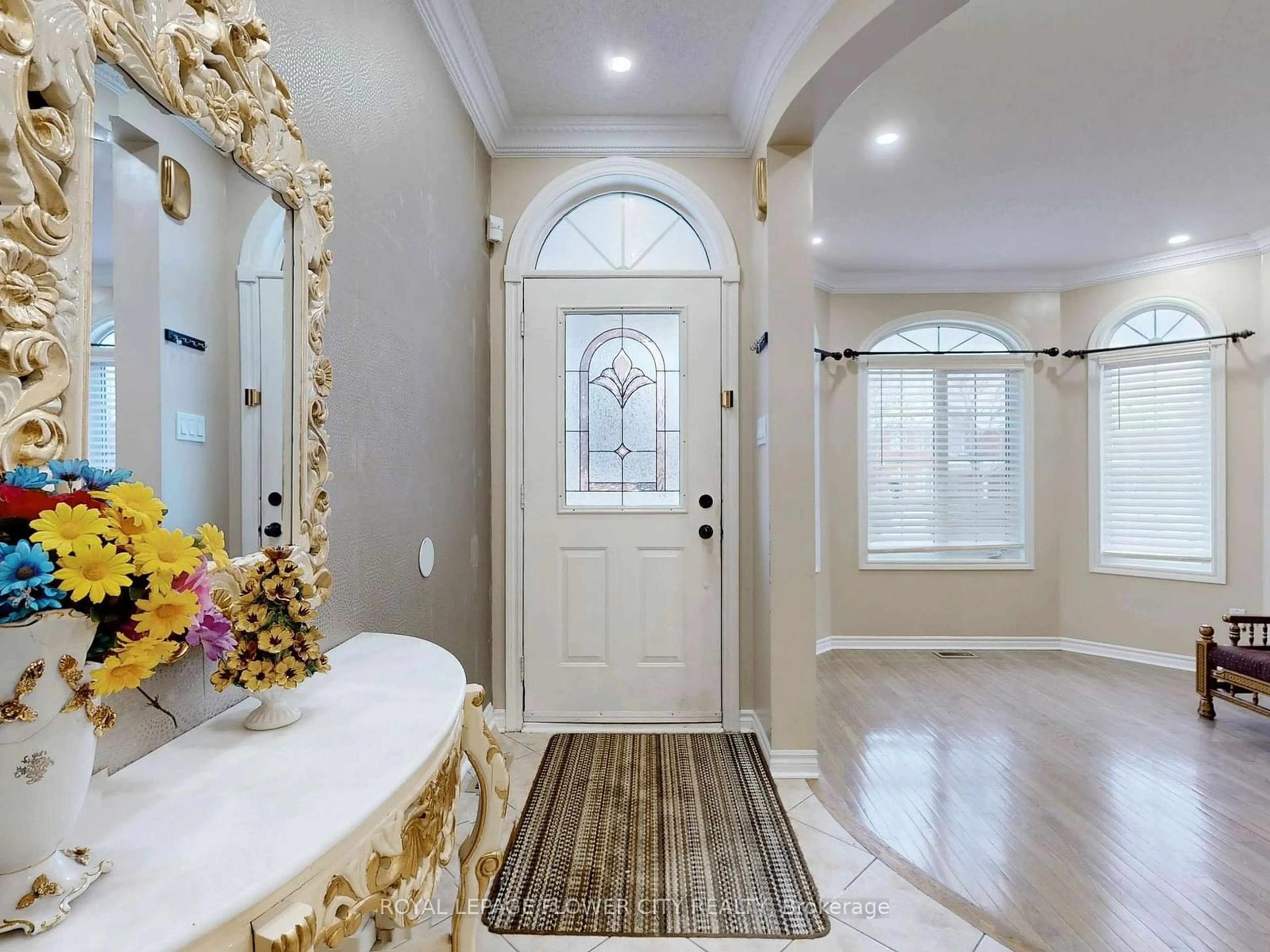 Indoor entryway for 160 America Ave, Vaughan Ontario L6Z 3E8