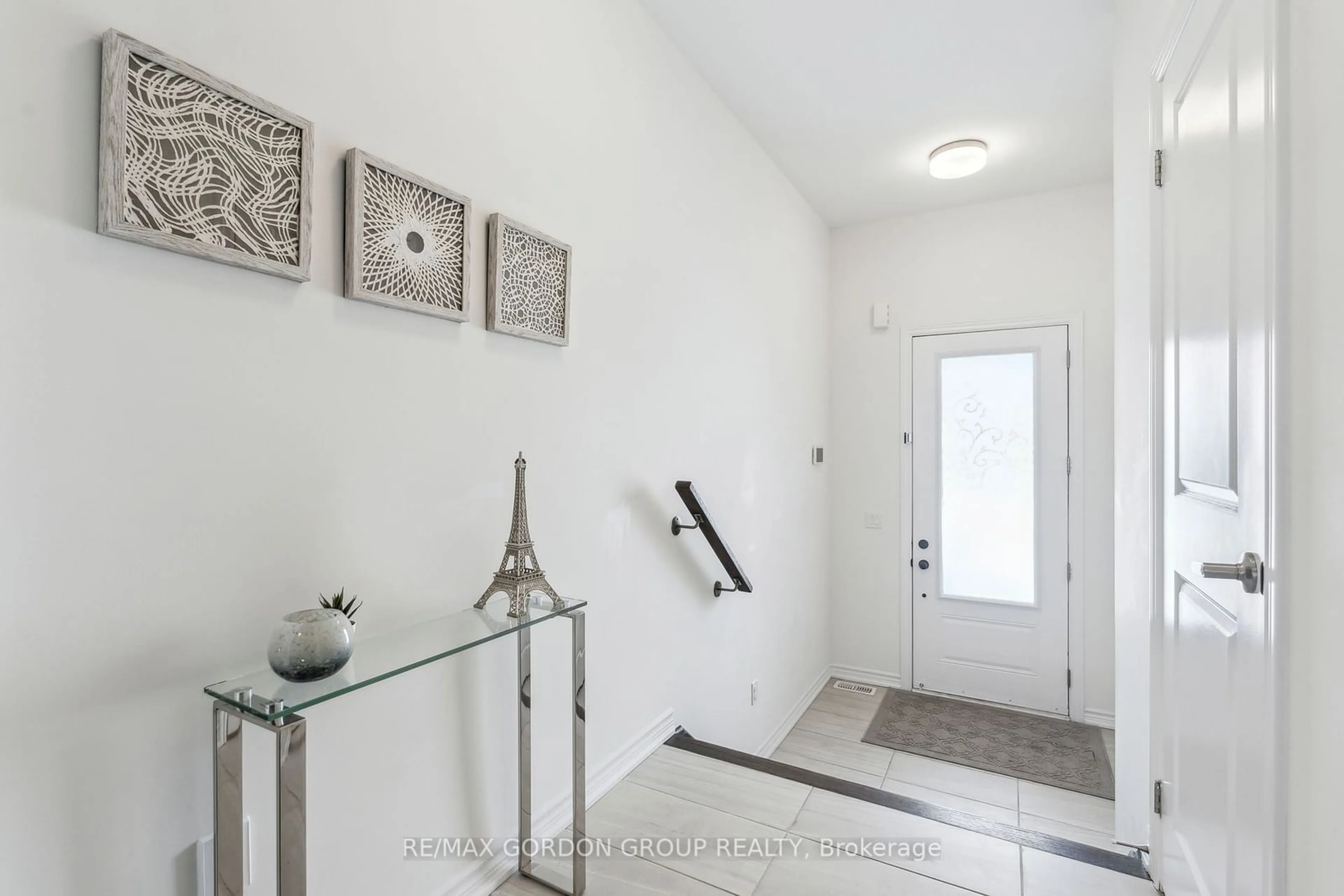 Indoor entryway for 1461 Blackmore St, Innisfil Ontario L9S 0P1