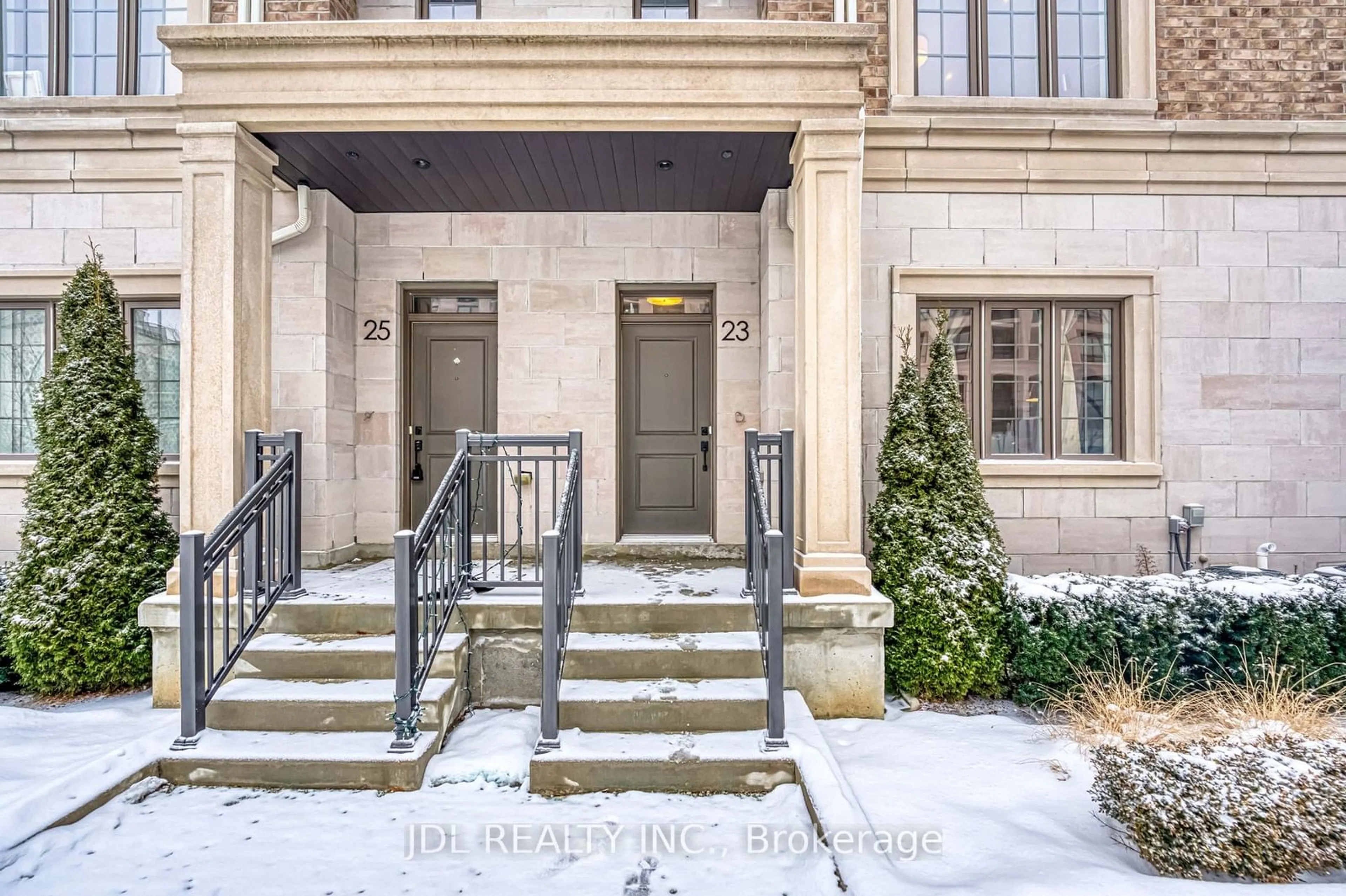 Indoor entryway for 23 Village Pkwy, Markham Ontario L3R 5R8