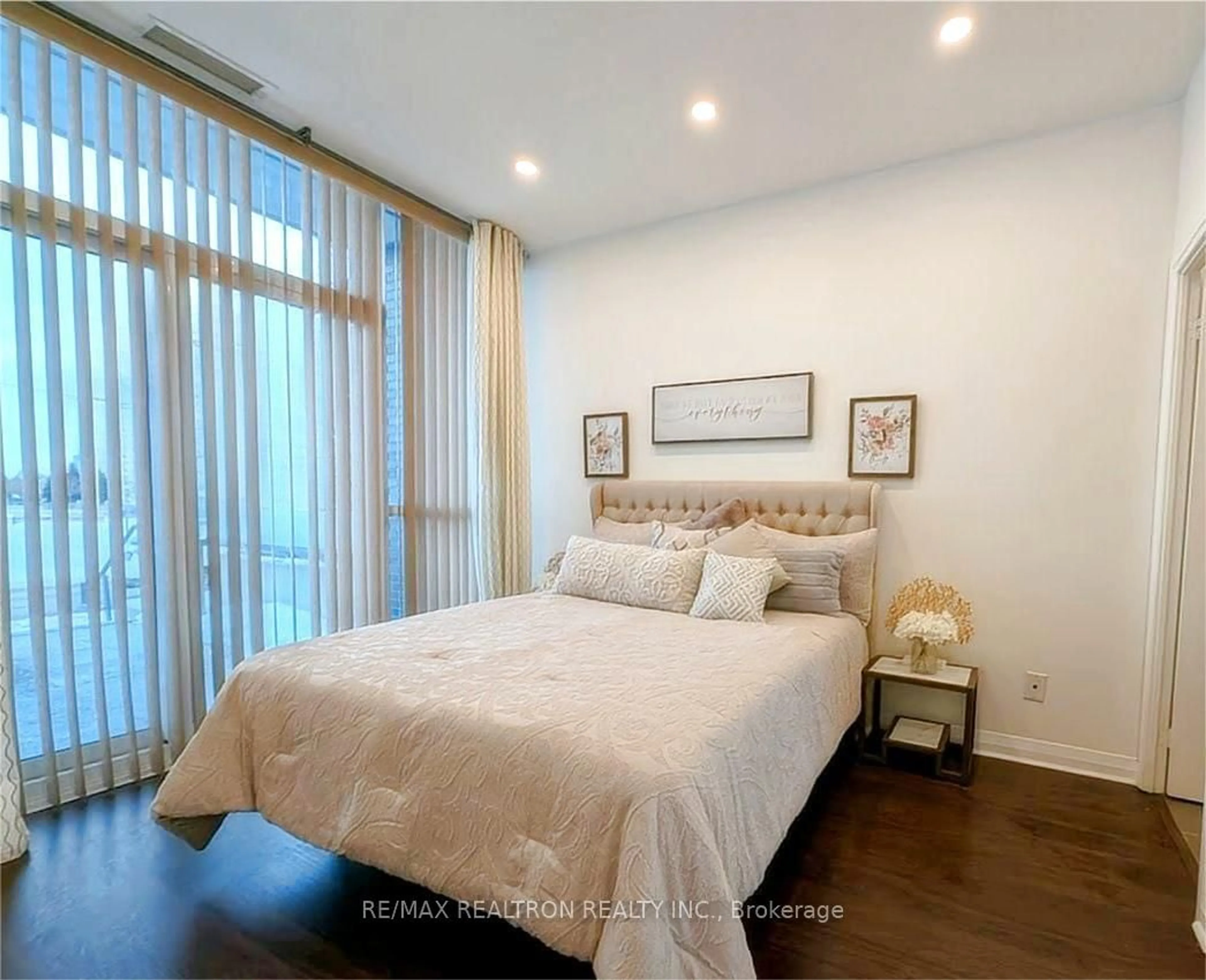 Bedroom with bed, wood/laminate floor for 55 Oneida Cres #101, Richmond Hill Ontario L4B 4T9