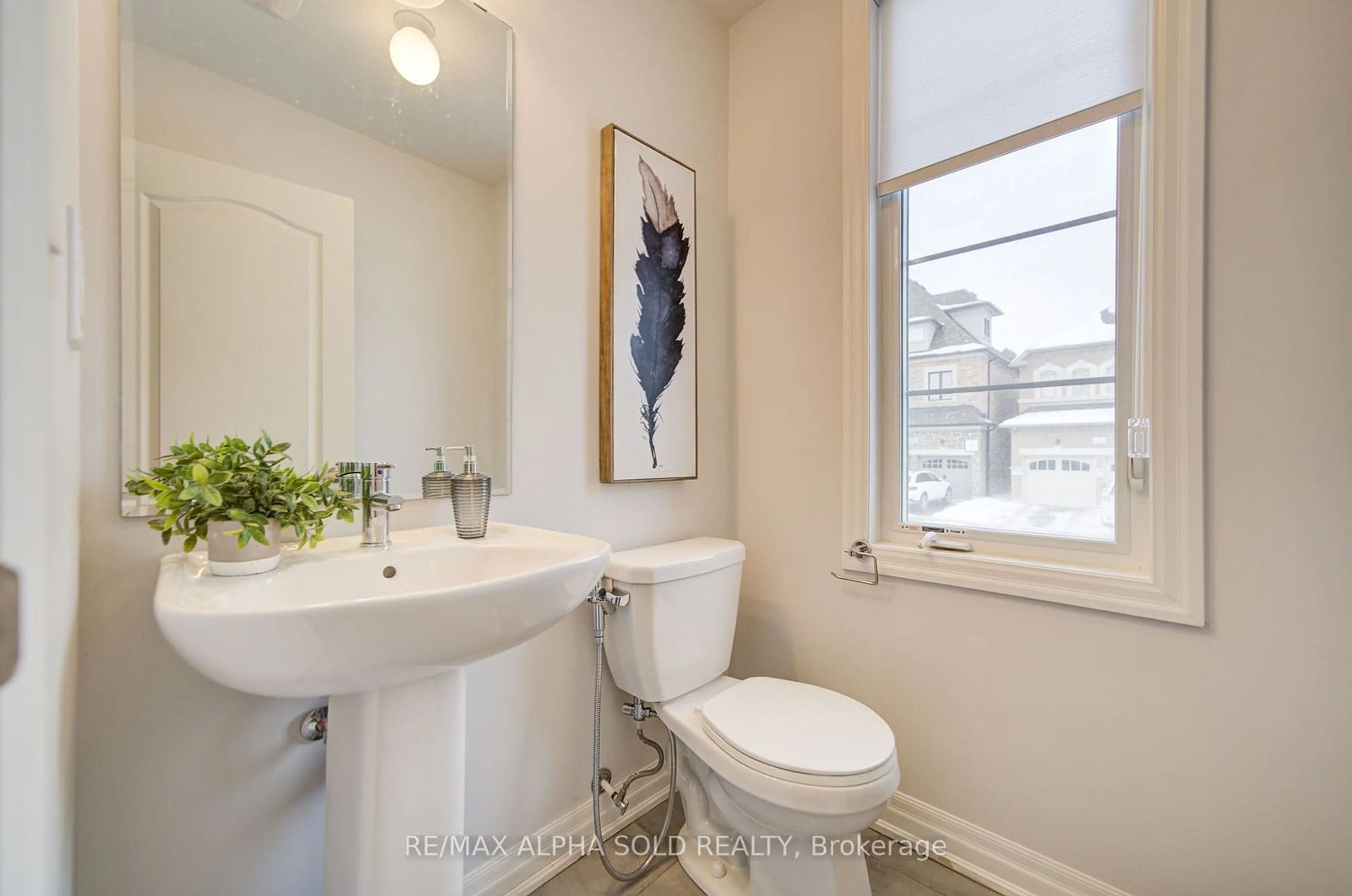 Standard bathroom, ceramic/tile floor for 39 Crofting Cres, Markham Ontario L6E 0W1