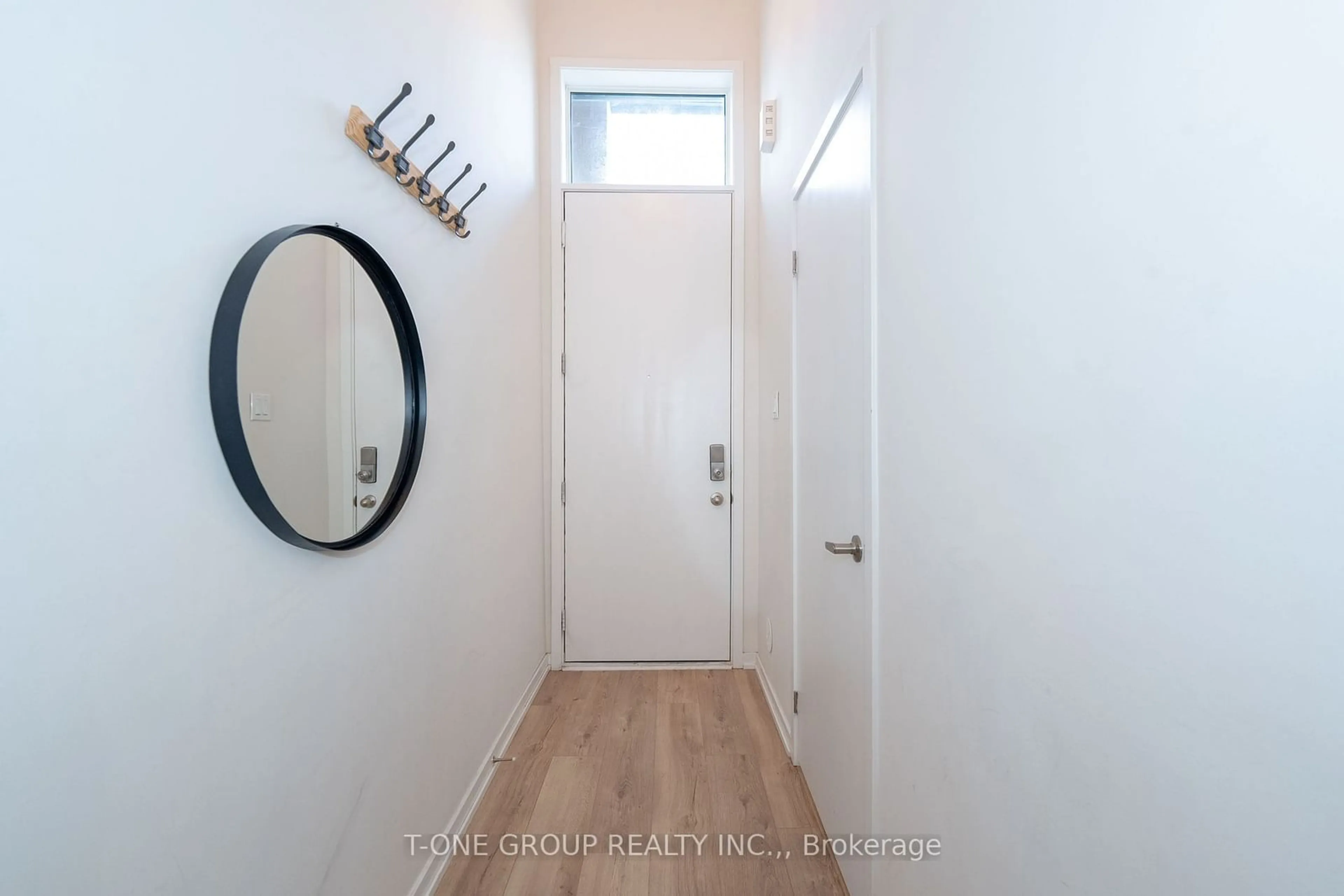 Indoor entryway for 21 Rattenbury Rd, Vaughan Ontario L6A 5C5