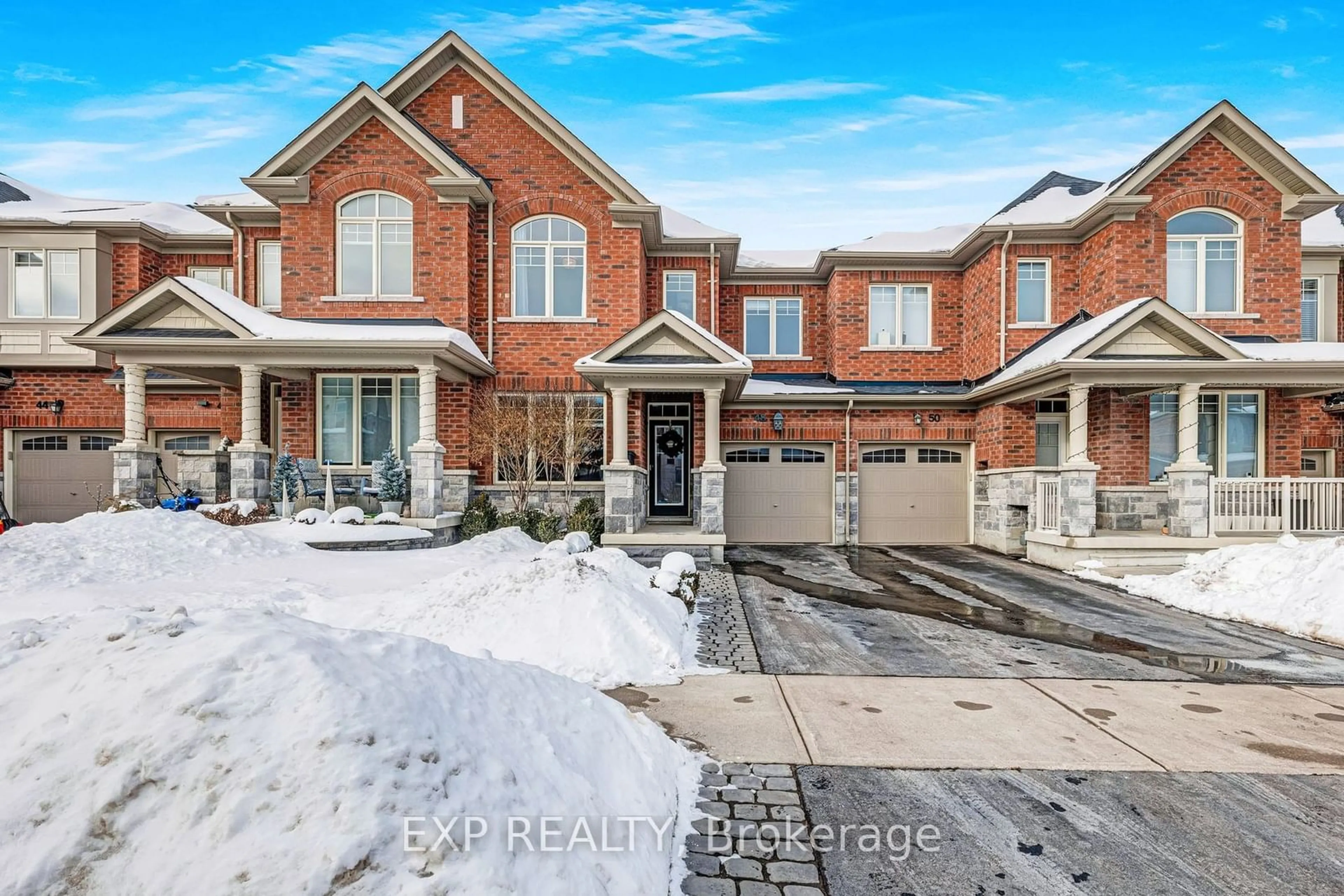 Home with brick exterior material, street for 48 Mondial Cres, East Gwillimbury Ontario L9N 0S2