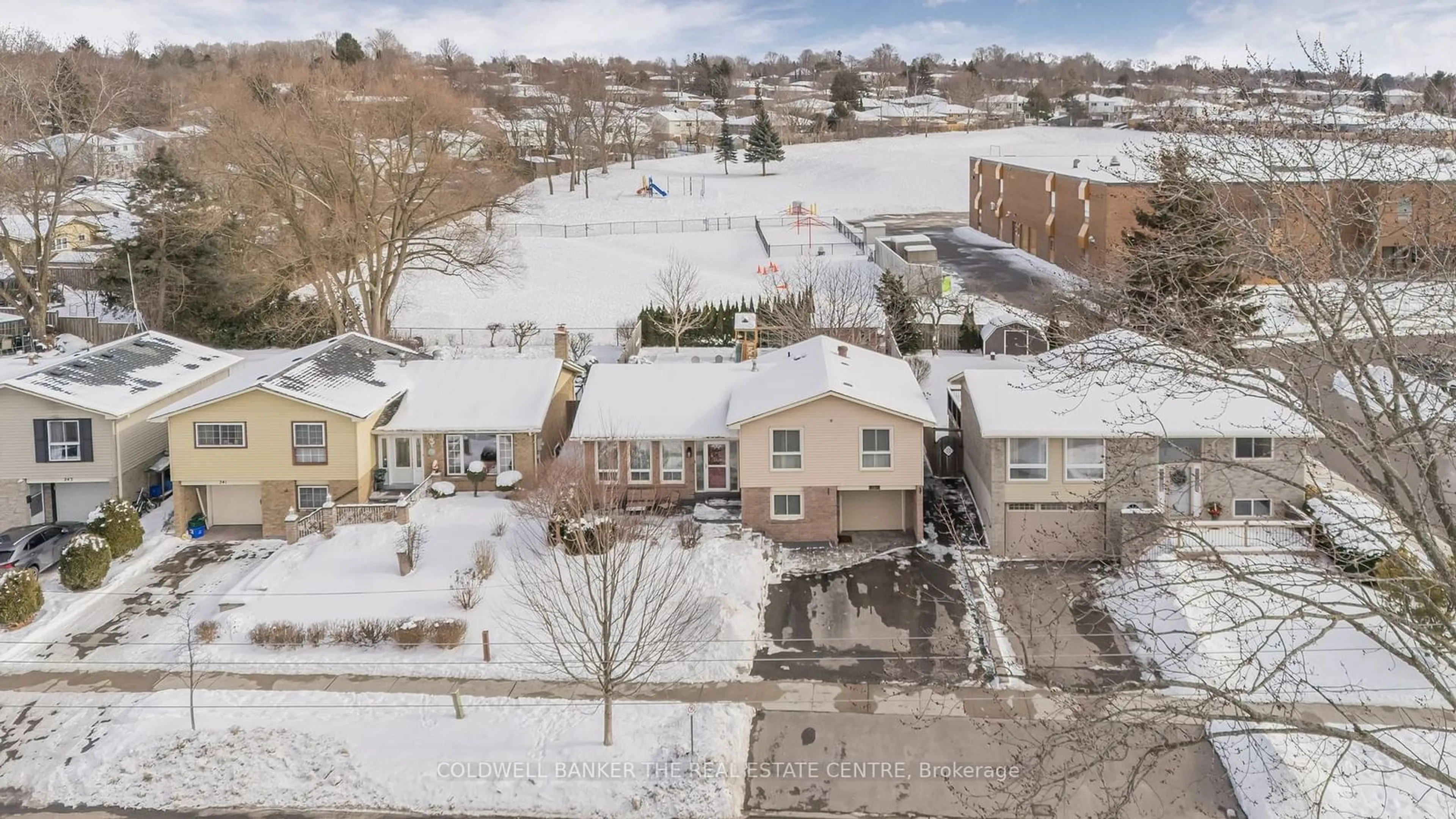 A pic from outside/outdoor area/front of a property/back of a property/a pic from drone, street for 237 Patterson St, Newmarket Ontario L3Y 3L5