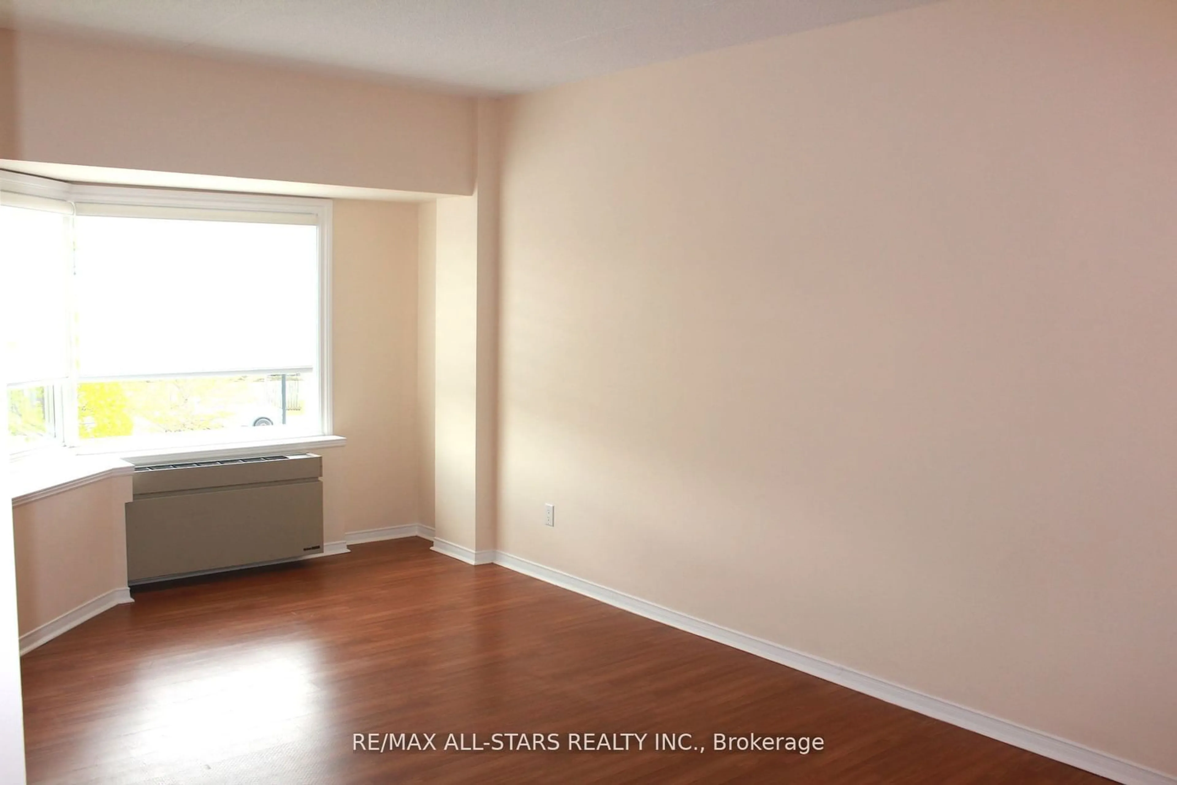 A pic of a room for 155 Riverglen Dr #215, Georgina Ontario L4P 3M3