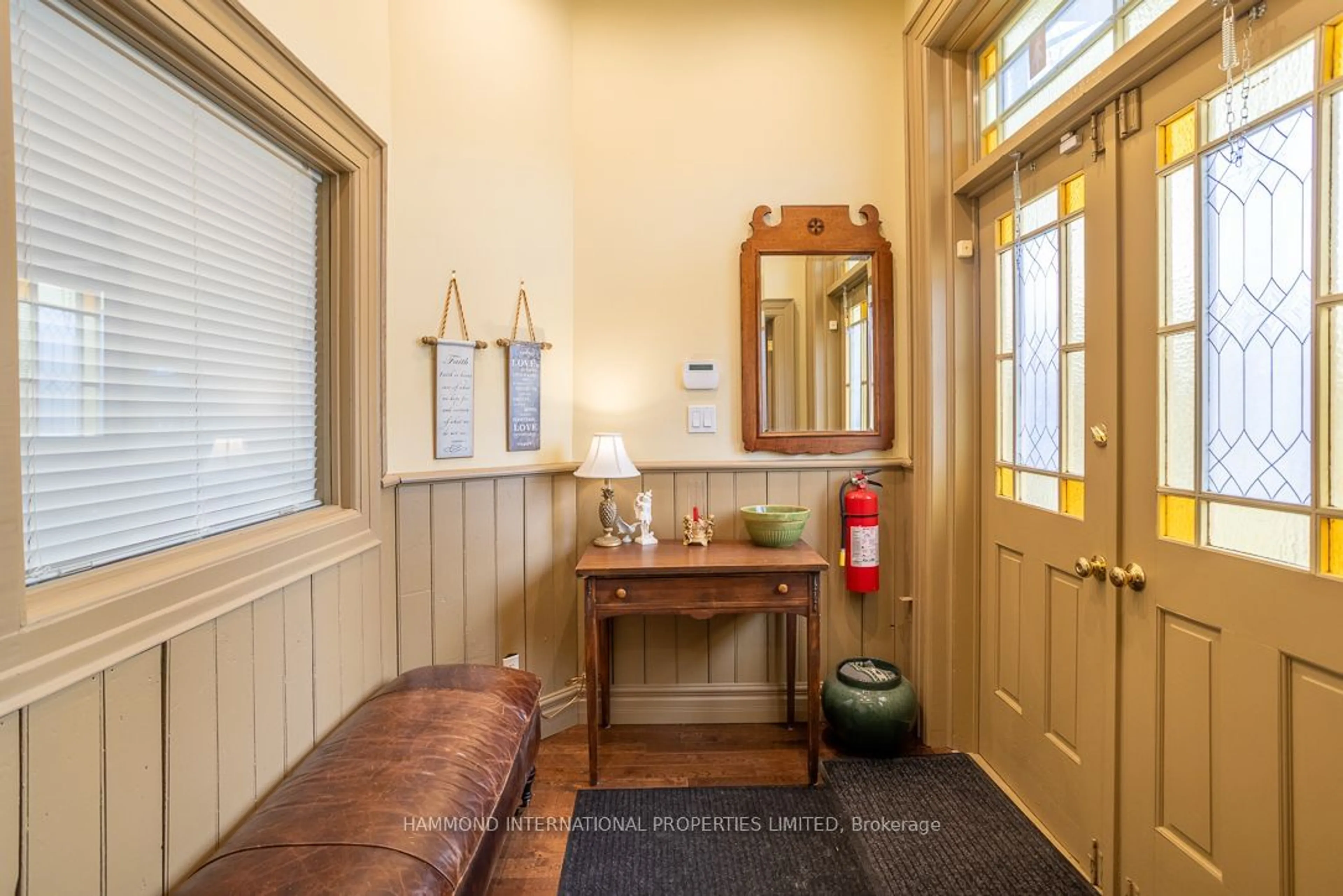 Indoor entryway for 7788 Yonge St, Vaughan Ontario L4J 1W3