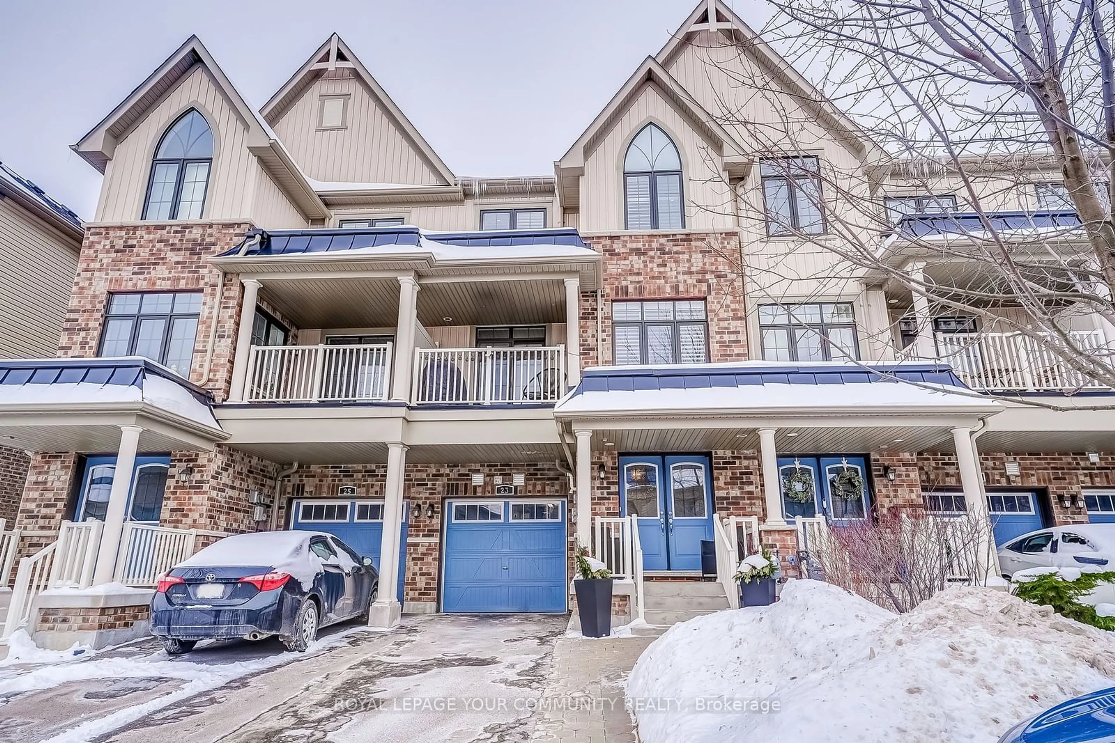 A pic from outside/outdoor area/front of a property/back of a property/a pic from drone, street for 23 Blackpool Lane, East Gwillimbury Ontario L0G 1R0