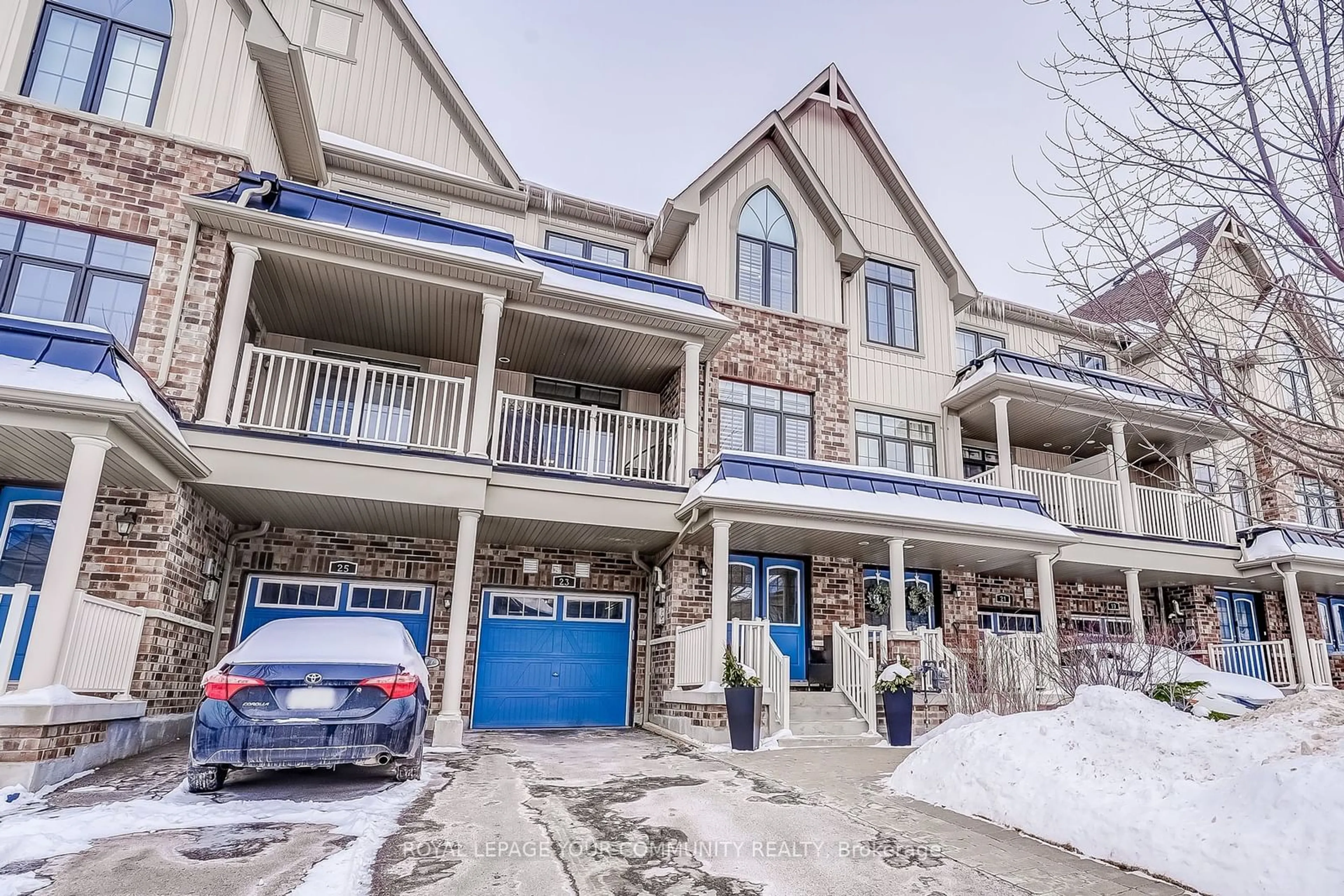 A pic from outside/outdoor area/front of a property/back of a property/a pic from drone, street for 23 Blackpool Lane, East Gwillimbury Ontario L0G 1R0