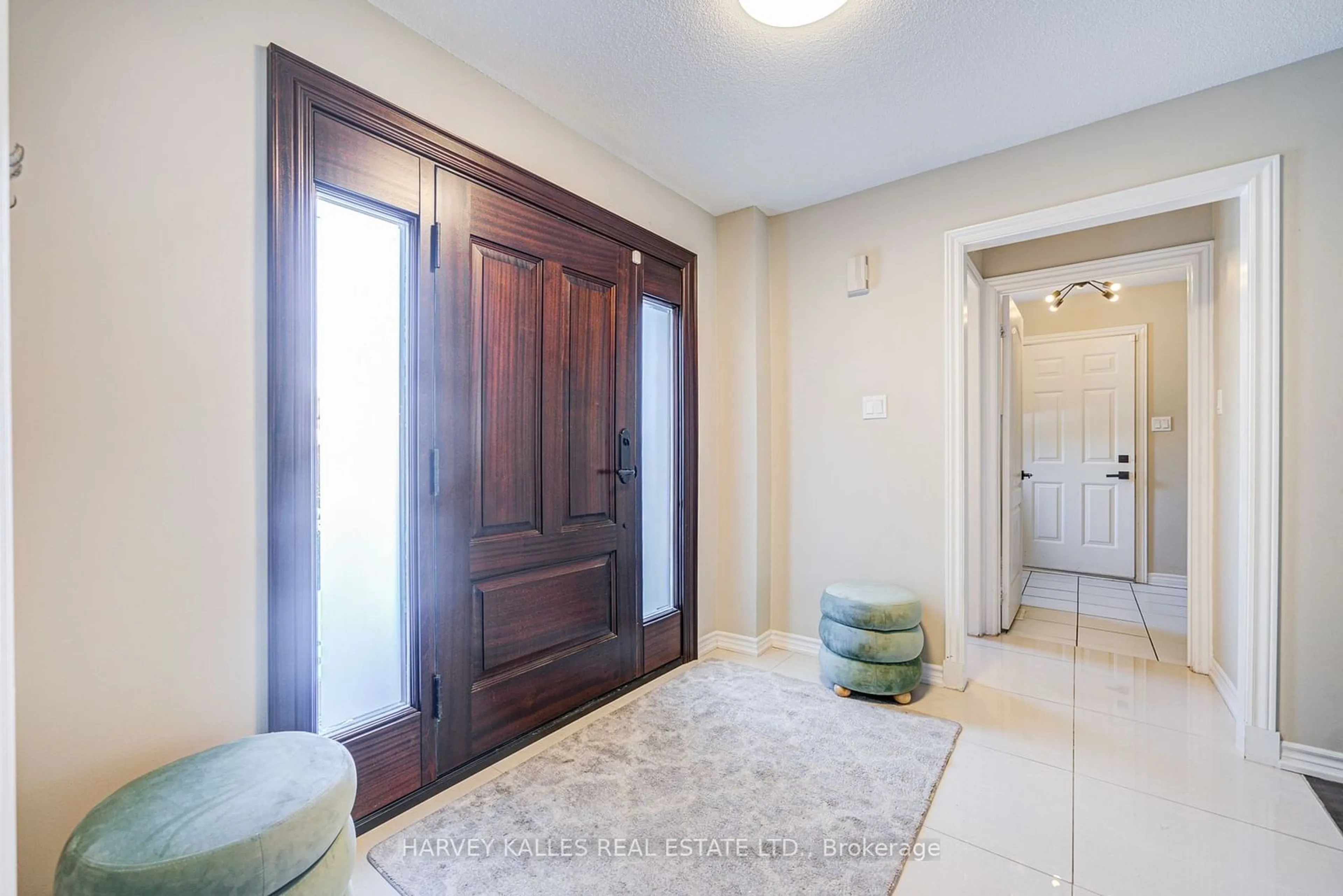 Indoor entryway for 33 Rosemary Ave, Richmond Hill Ontario L4E 3B1