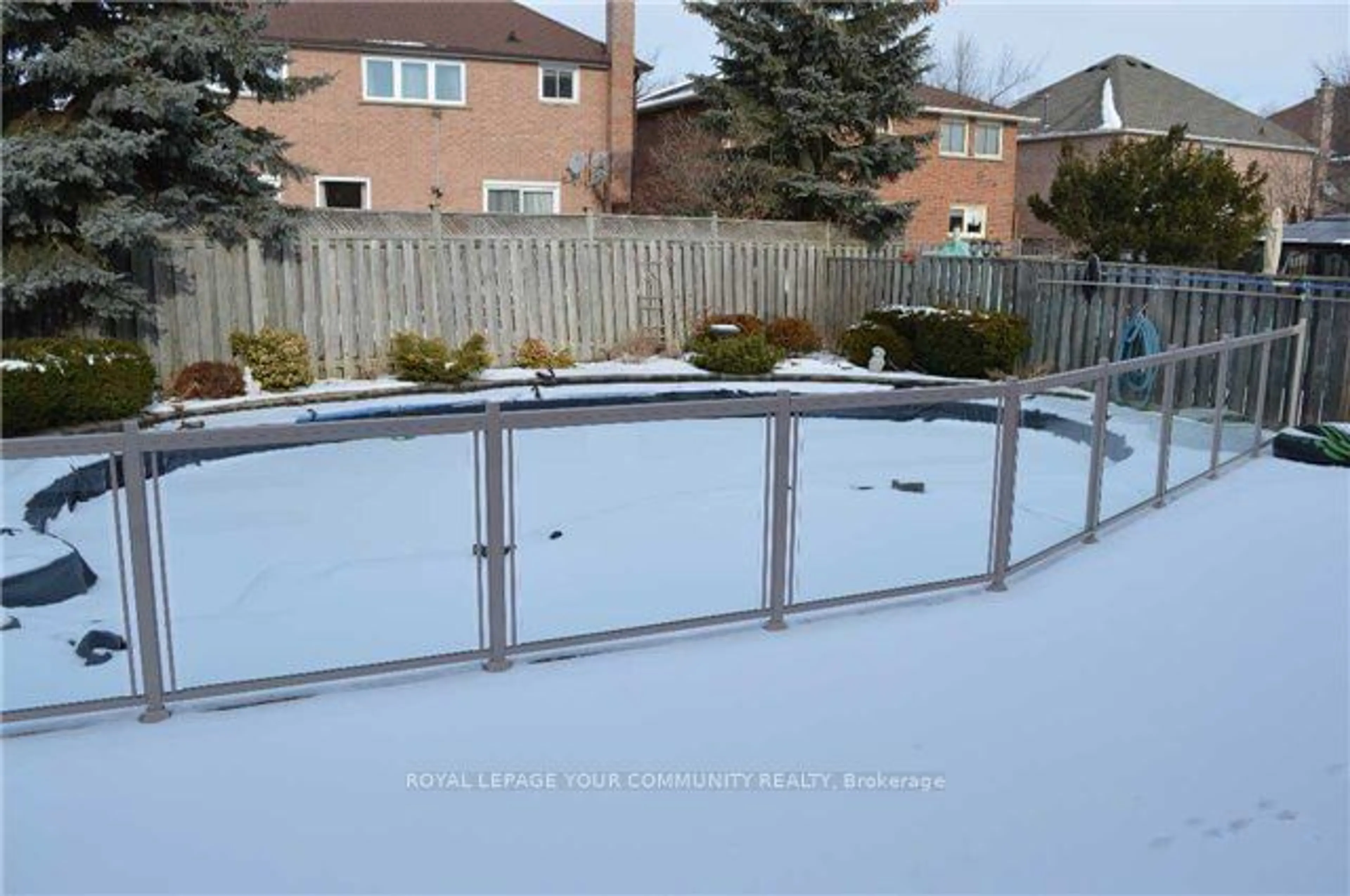 Patio, street for 34 Beasley Dr, Richmond Hill Ontario L4C 7Z5