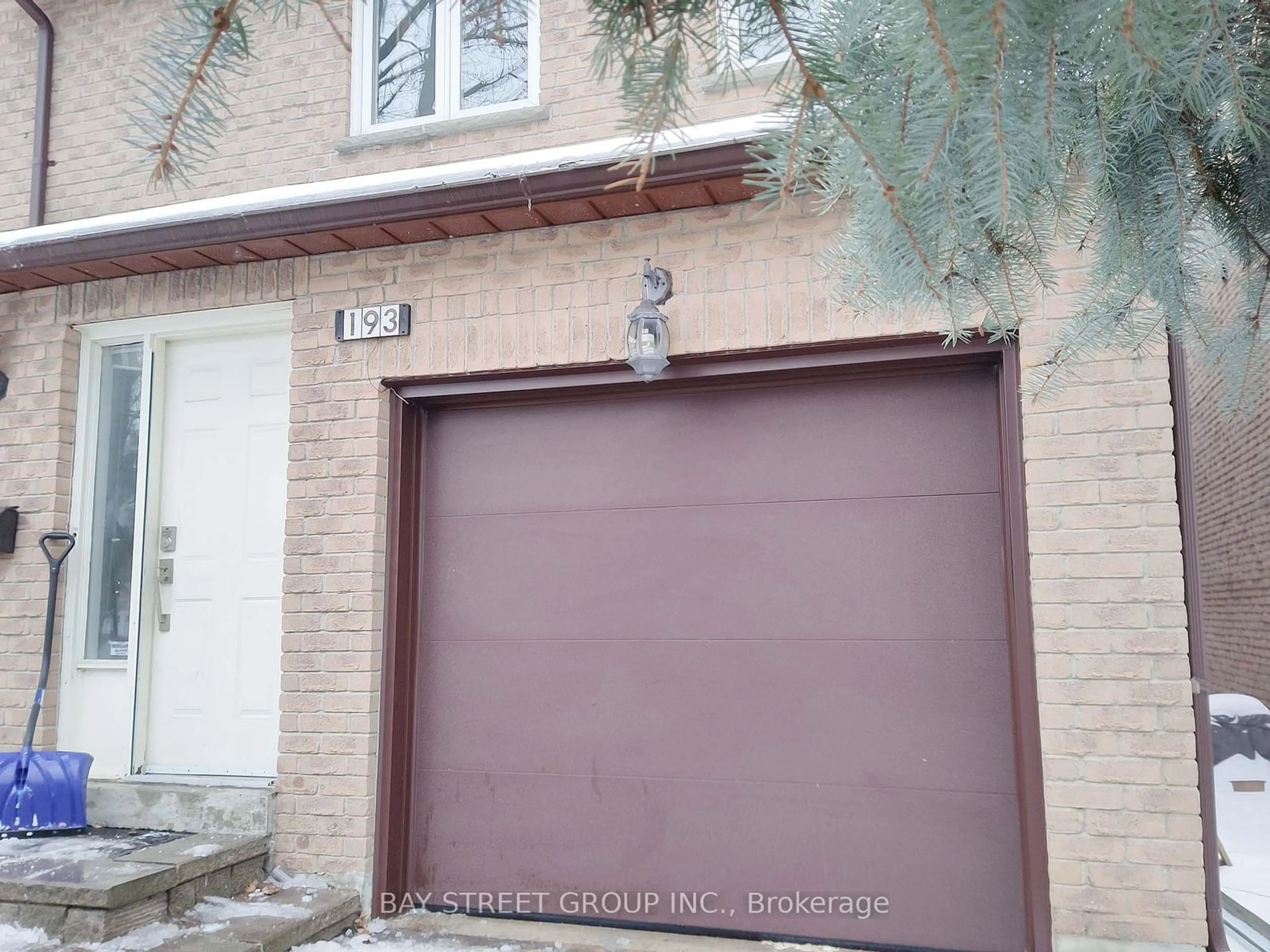 Indoor garage for 193 Cottonwood Crt, Markham Ontario L3T 5W9