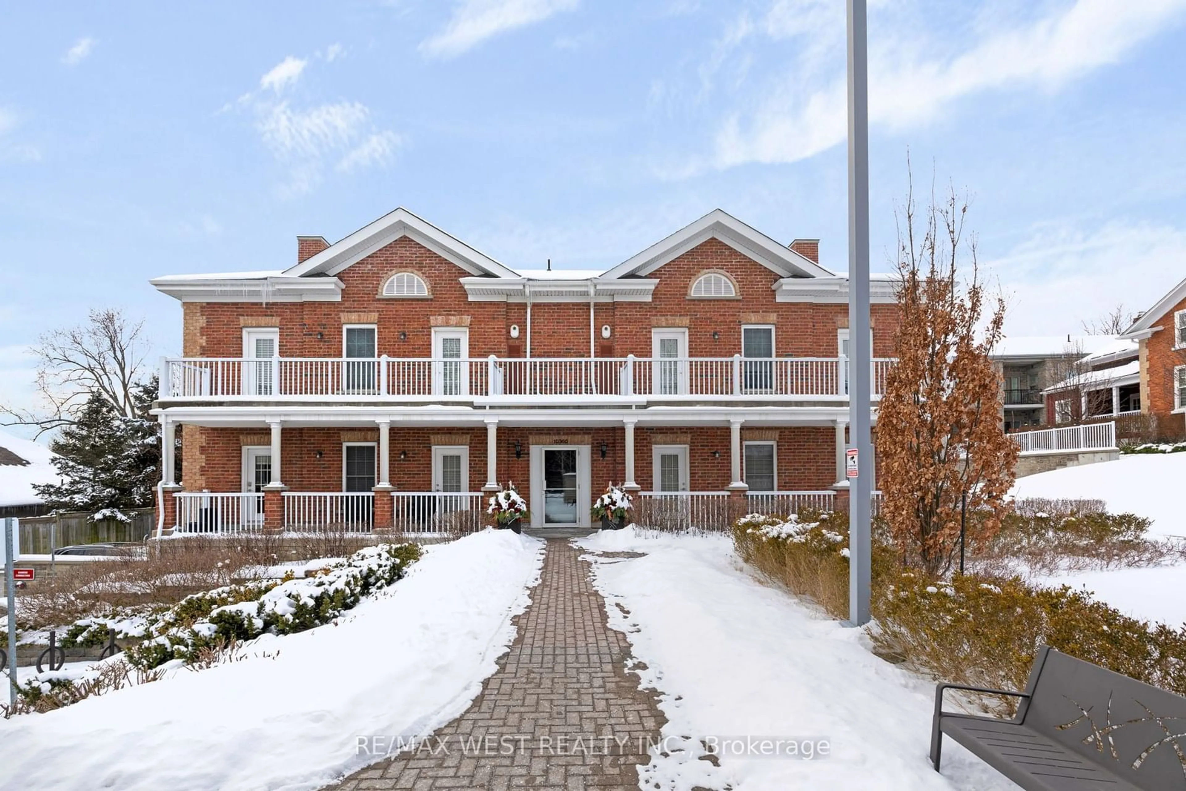 Patio, building for 10360 Islington Ave #201, Vaughan Ontario L0J 1C0