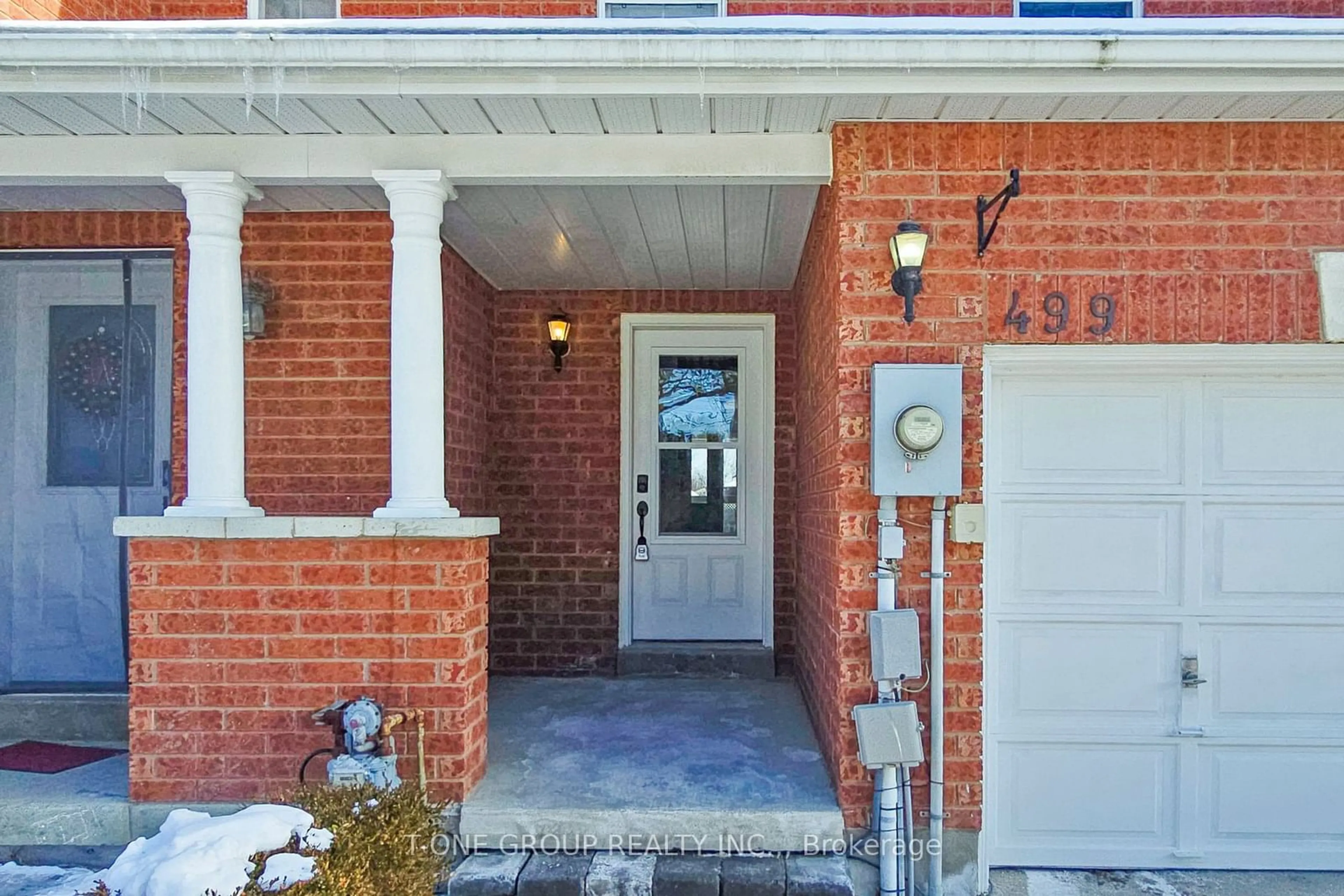 Home with brick exterior material, street for 499 Ainsworth Dr, Newmarket Ontario L3Y 8R6