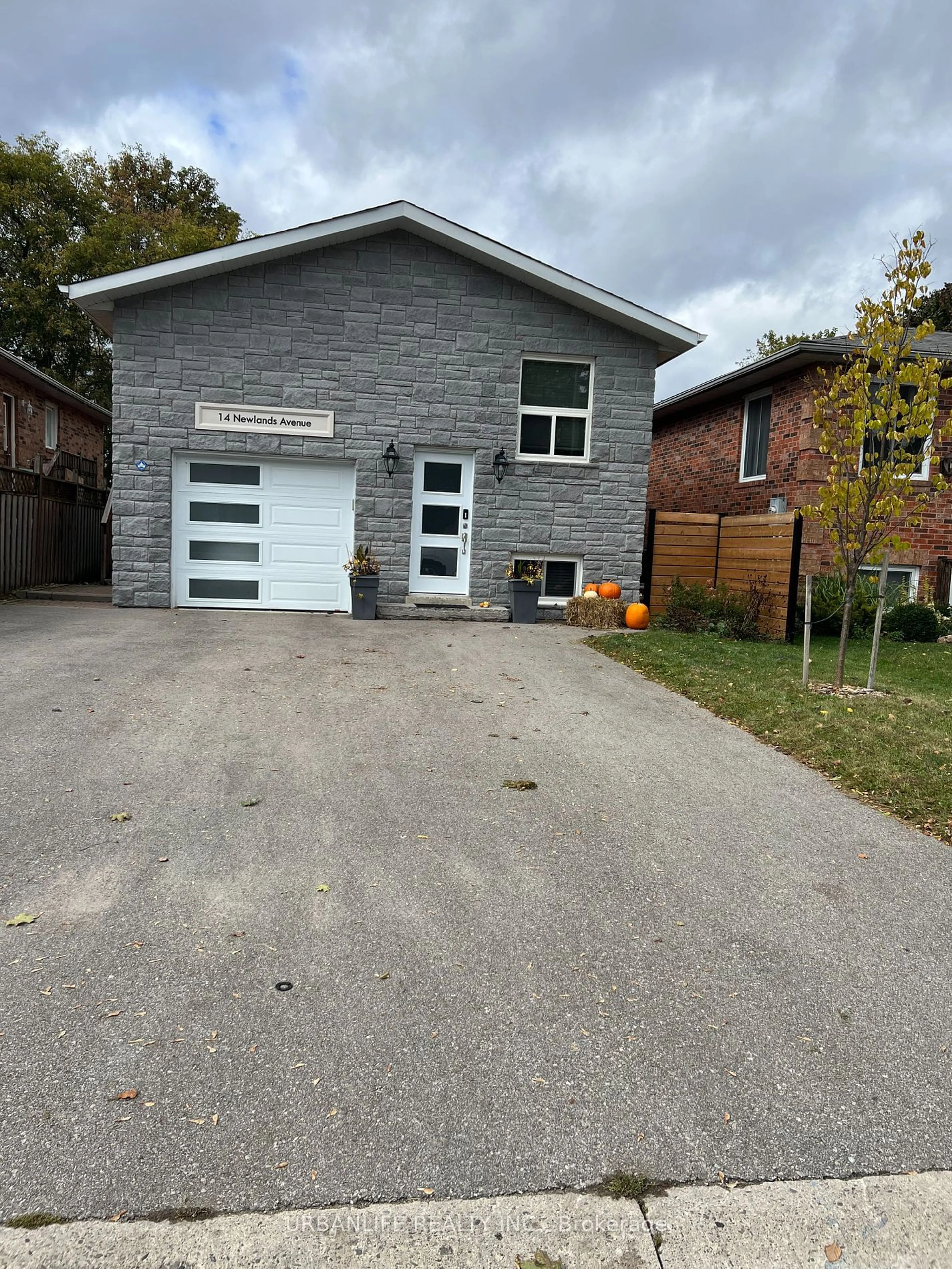 Home with brick exterior material, street for 14 Newlands Ave, Georgina Ontario L4P 3T3