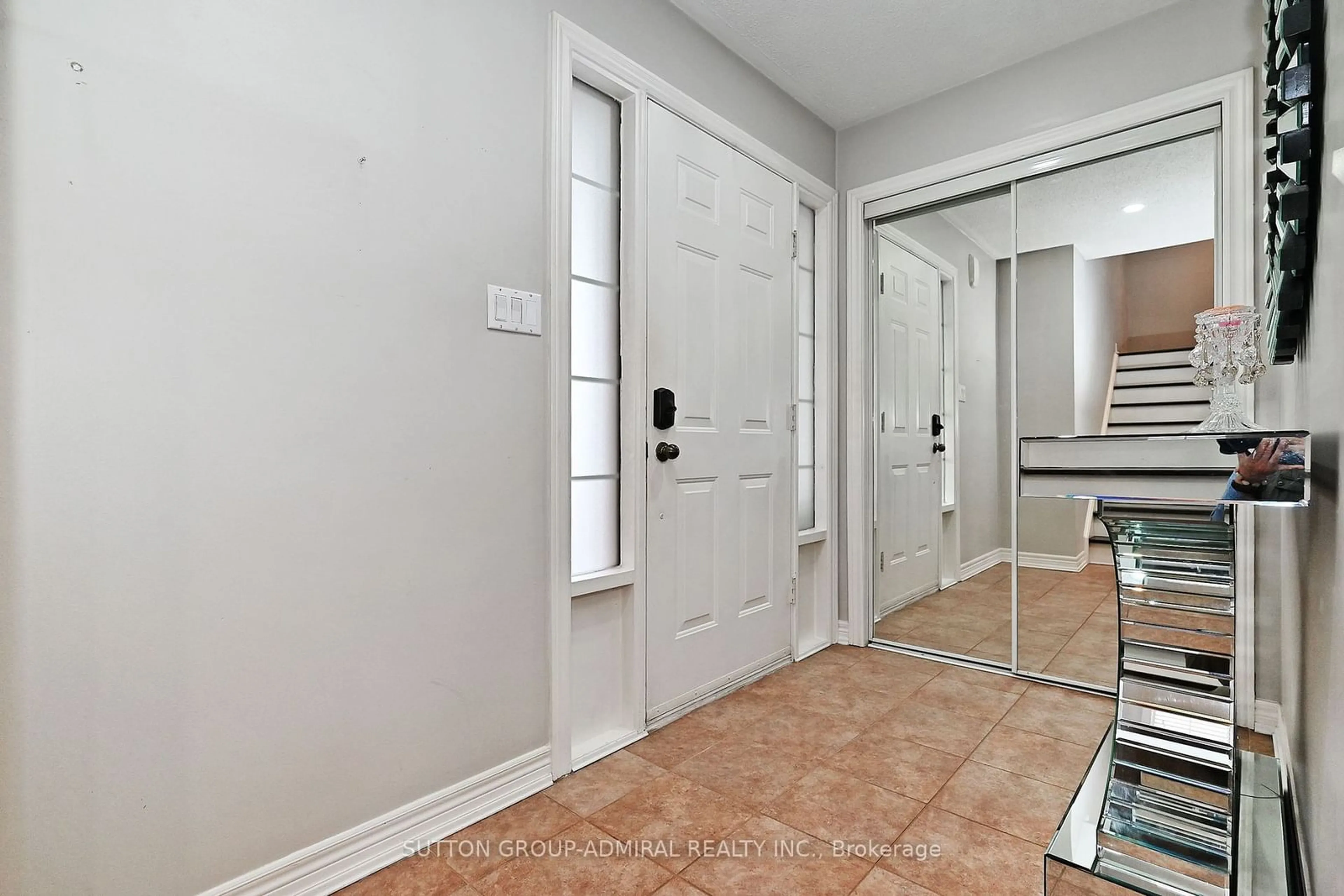 Indoor entryway for 152 Colombo Acre, Vaughan Ontario L6A 2T8