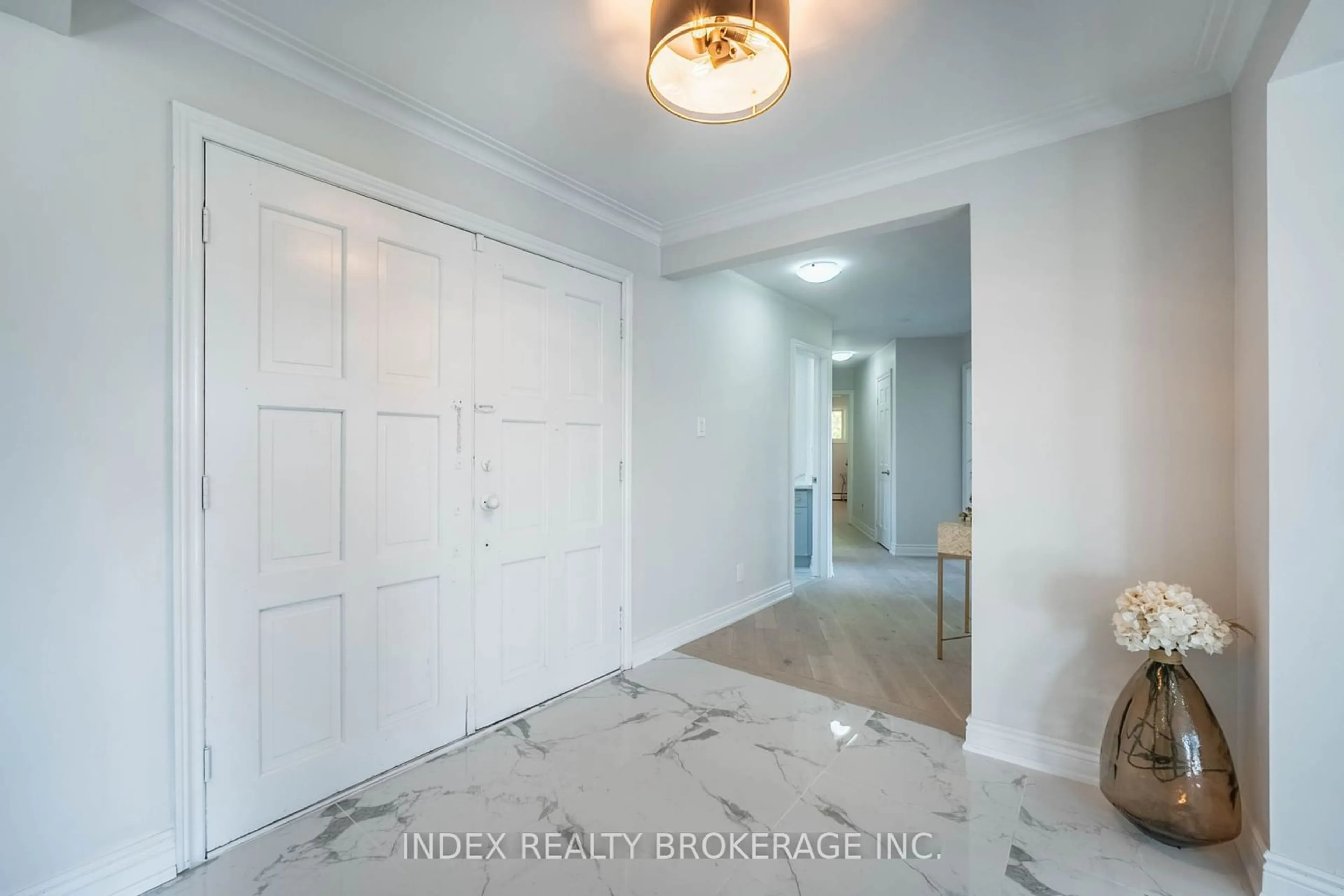 Indoor entryway for 15295 11TH CONCESSION, King Ontario L0G 1T0