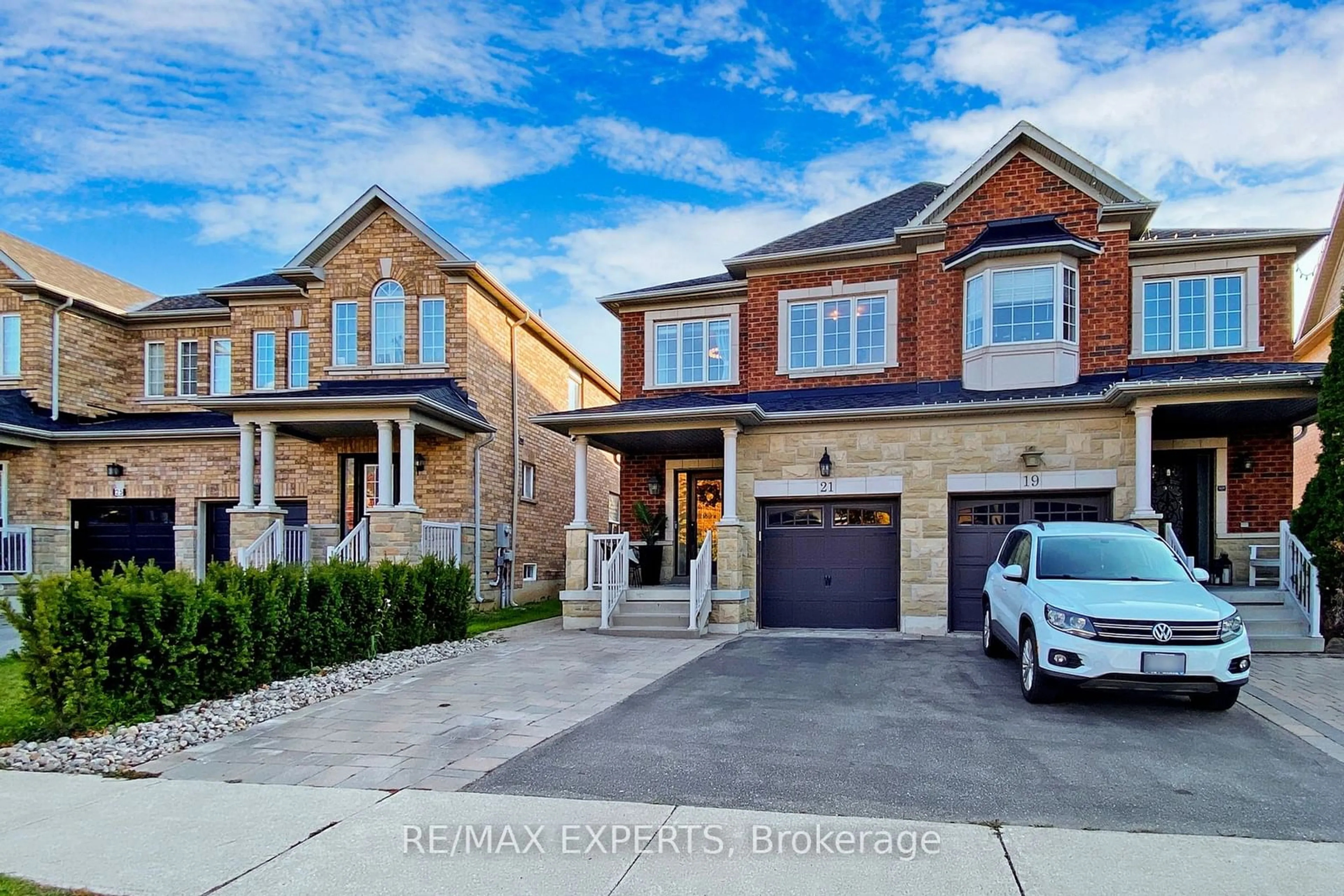 Home with brick exterior material, street for 21 Twin Hills Cres, Vaughan Ontario L4H 0G5