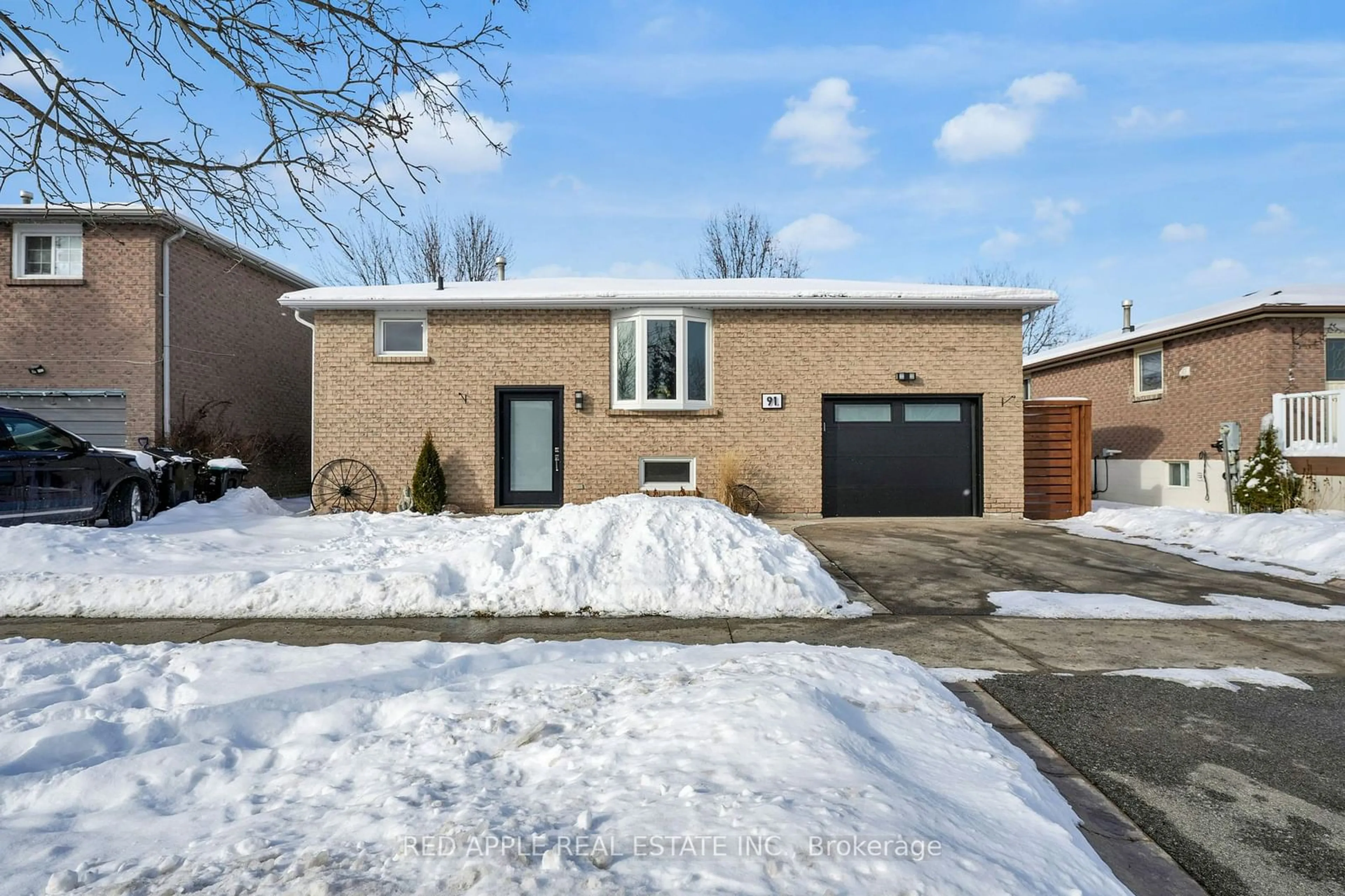 Home with brick exterior material, street for 91 Ondrey St, Bradford West Gwillimbury Ontario L3Z 2X1