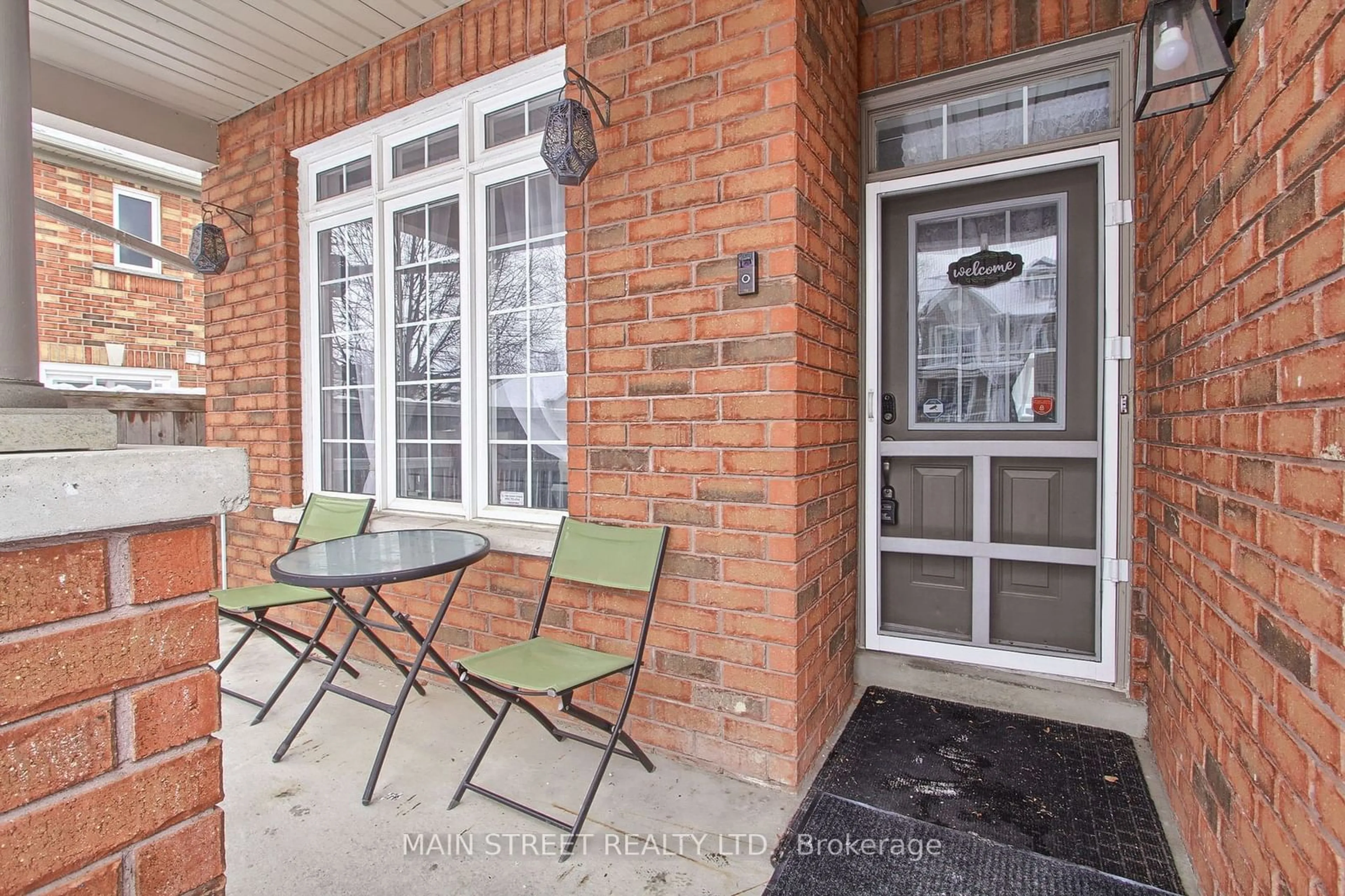 Patio, street for 164 Glasgow Cres, Georgina Ontario L4P 4A9