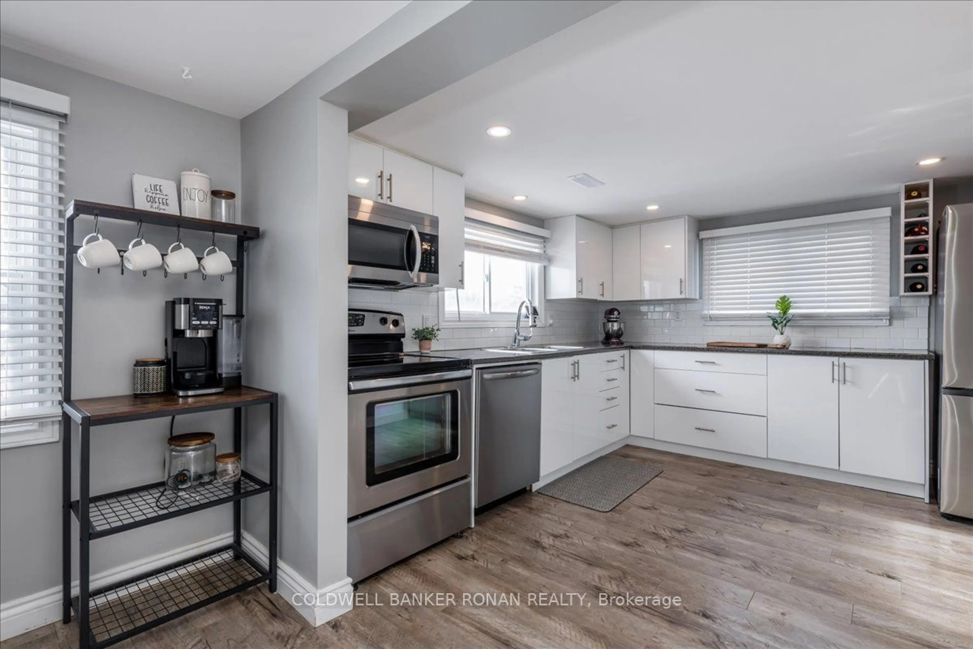 Open concept kitchen, ceramic/tile floor for 363 Mill St, Essa Ontario L3W 0E2