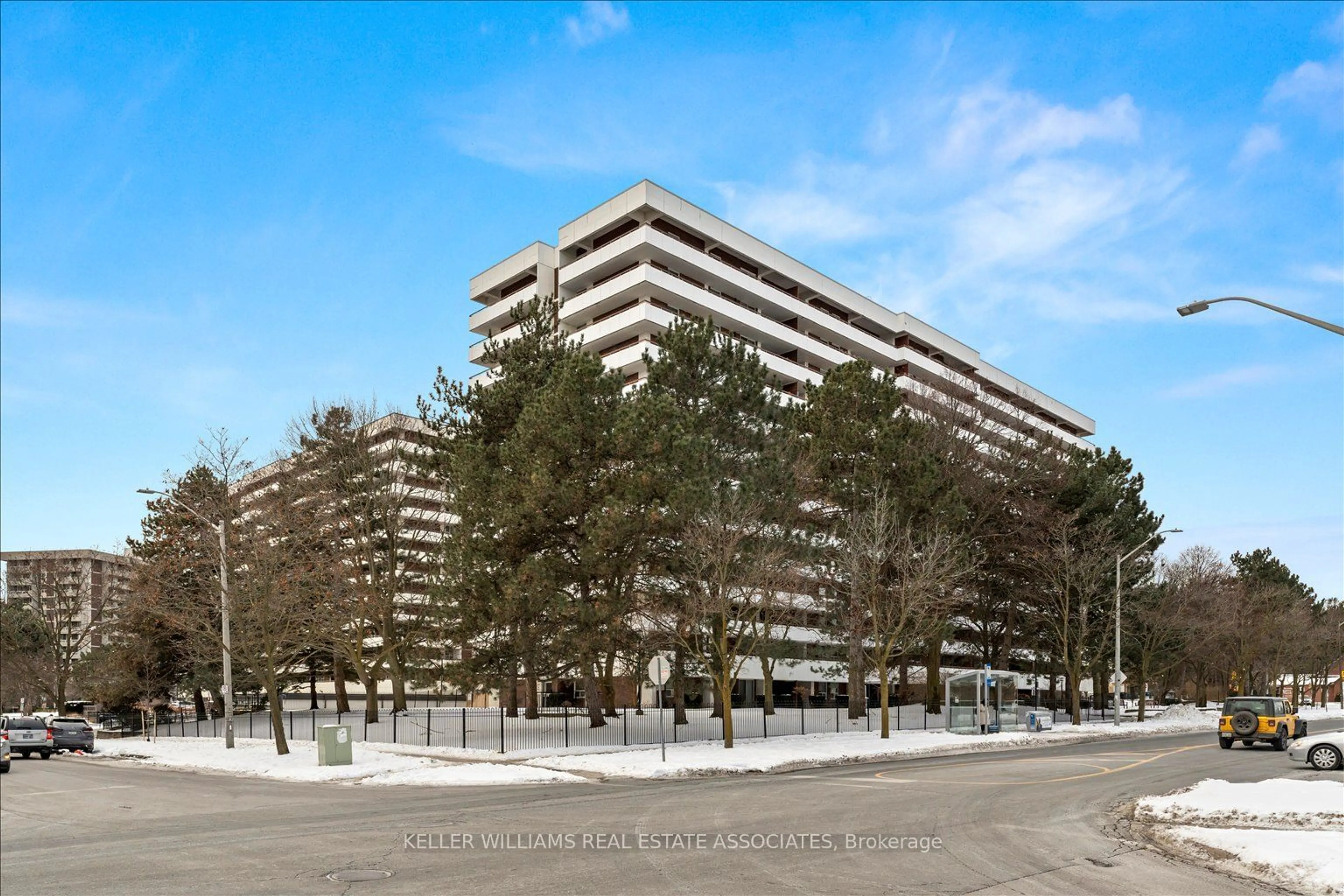 Unknown for 1 Royal Orchard Blvd #302, Markham Ontario L3T 3C2