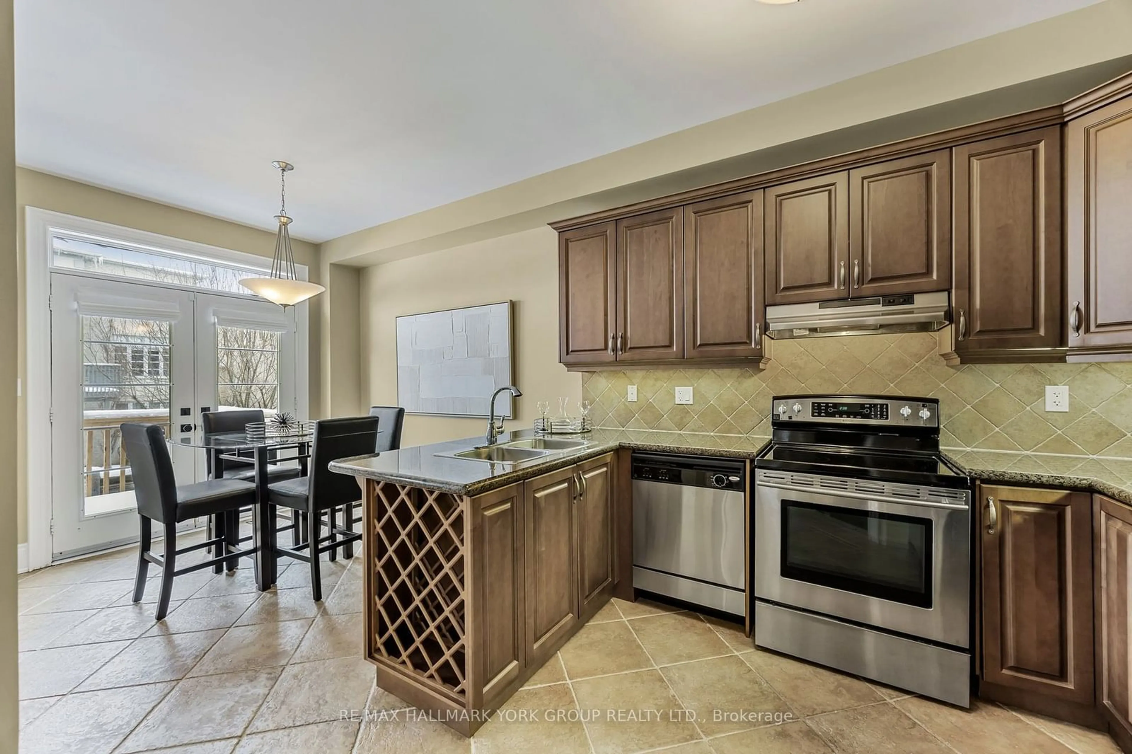 Open concept kitchen, ceramic/tile floor for 484 Worthington Ave #8, Richmond Hill Ontario L4E 0E2