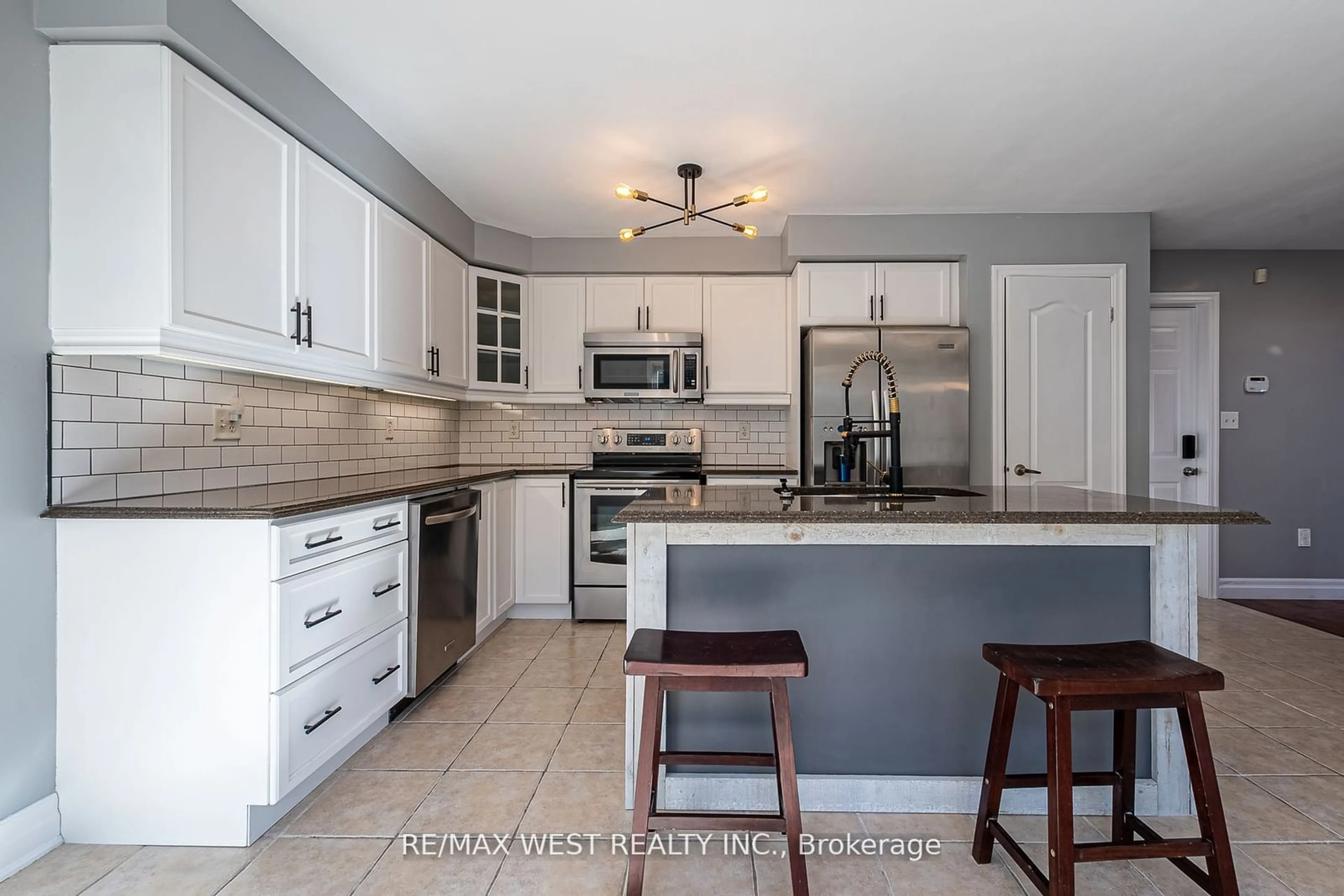 Open concept kitchen, ceramic/tile floor for 69 Kidd Cres, New Tecumseth Ontario L9R 0C8