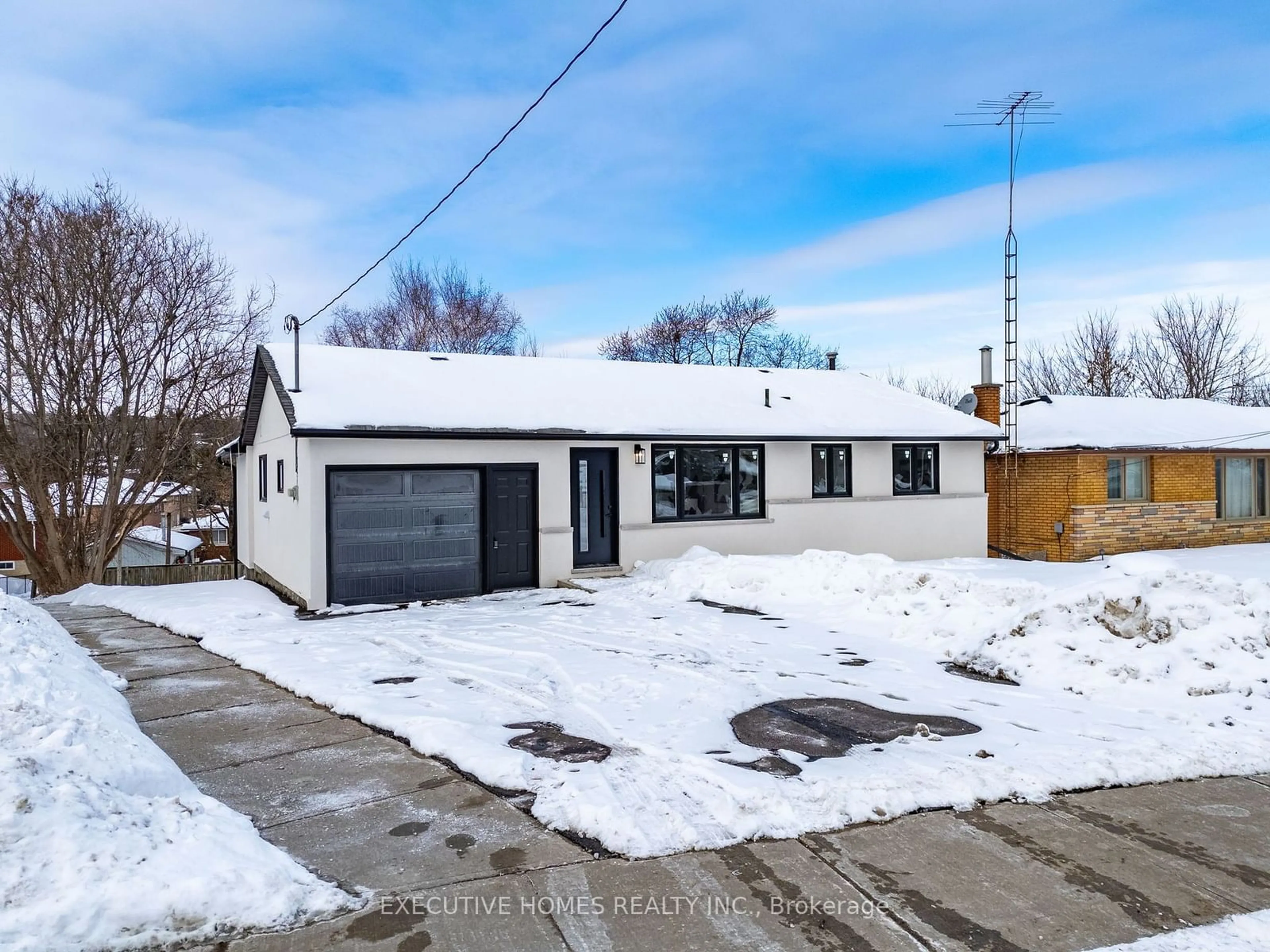 A pic from outside/outdoor area/front of a property/back of a property/a pic from drone, street for 244 Simcoe Rd, Bradford West Gwillimbury Ontario L3Z 1Y9