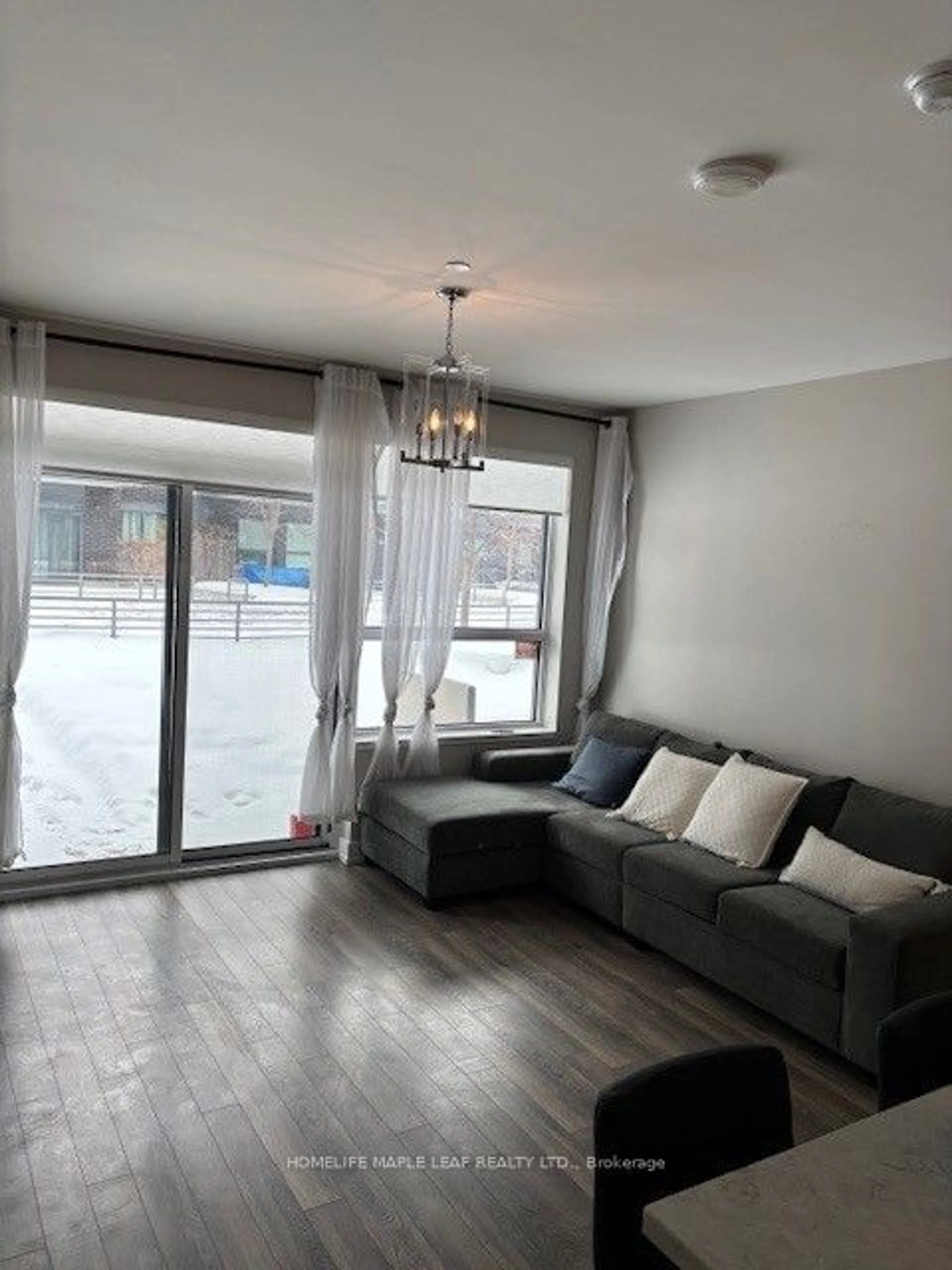 Living room with furniture, wood/laminate floor for 333 SEA RAY Ave, Innisfil Ontario L9S 3M0