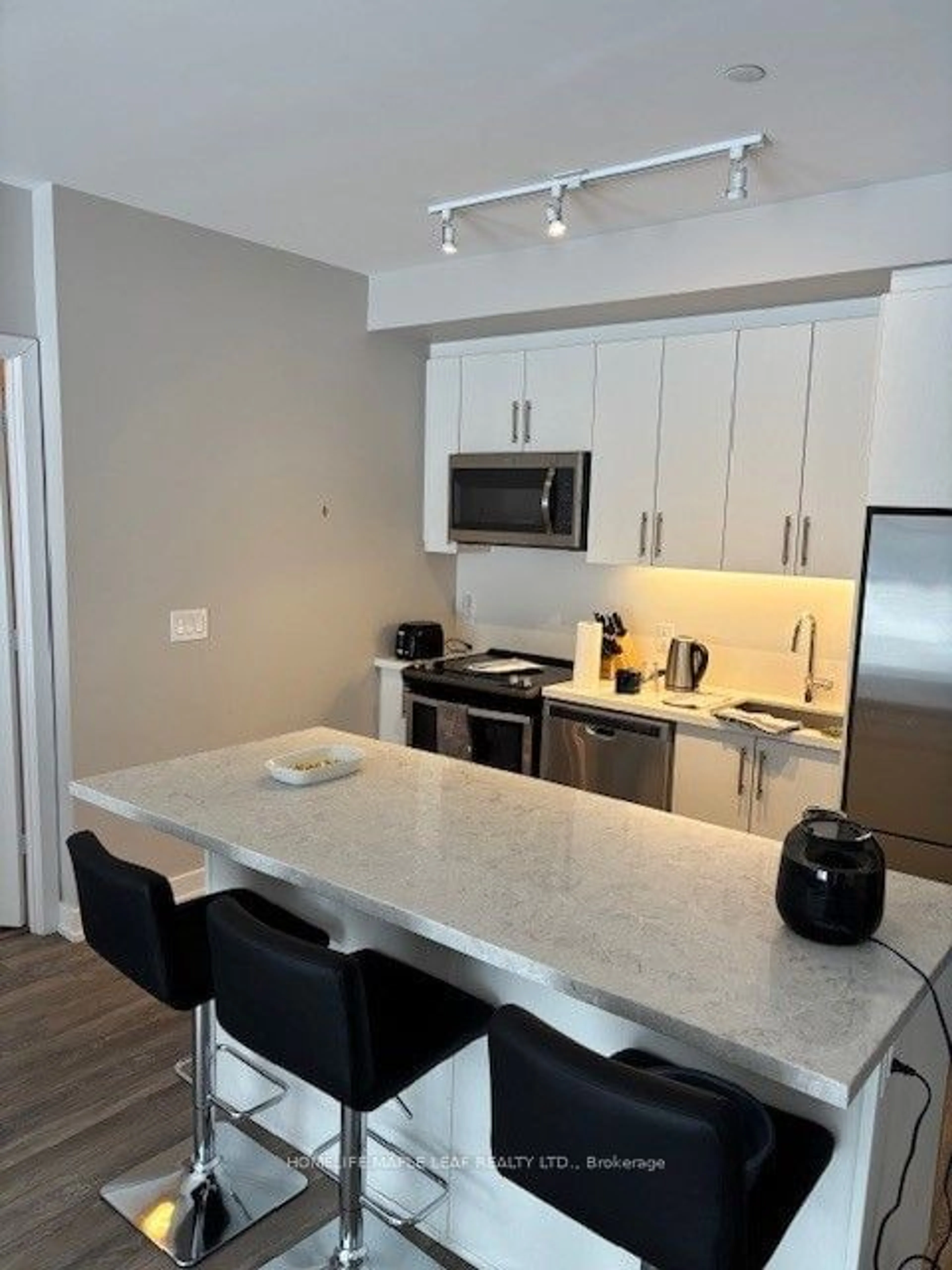 Open concept kitchen, unknown for 333 SEA RAY Ave, Innisfil Ontario L9S 3M0