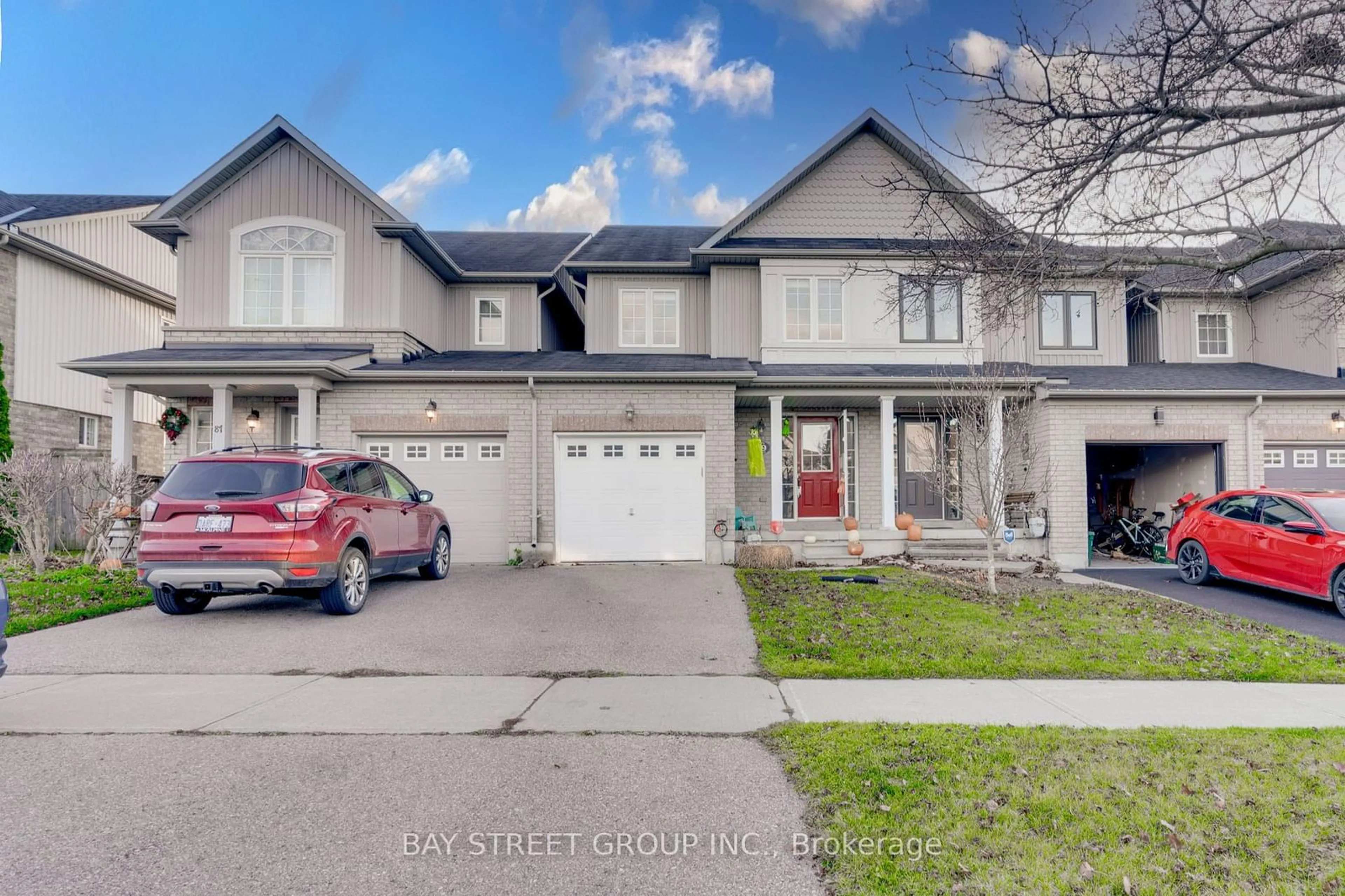 A pic from outside/outdoor area/front of a property/back of a property/a pic from drone, street for 89 Hammill Hts, East Gwillimbury Ontario L0G 1M0