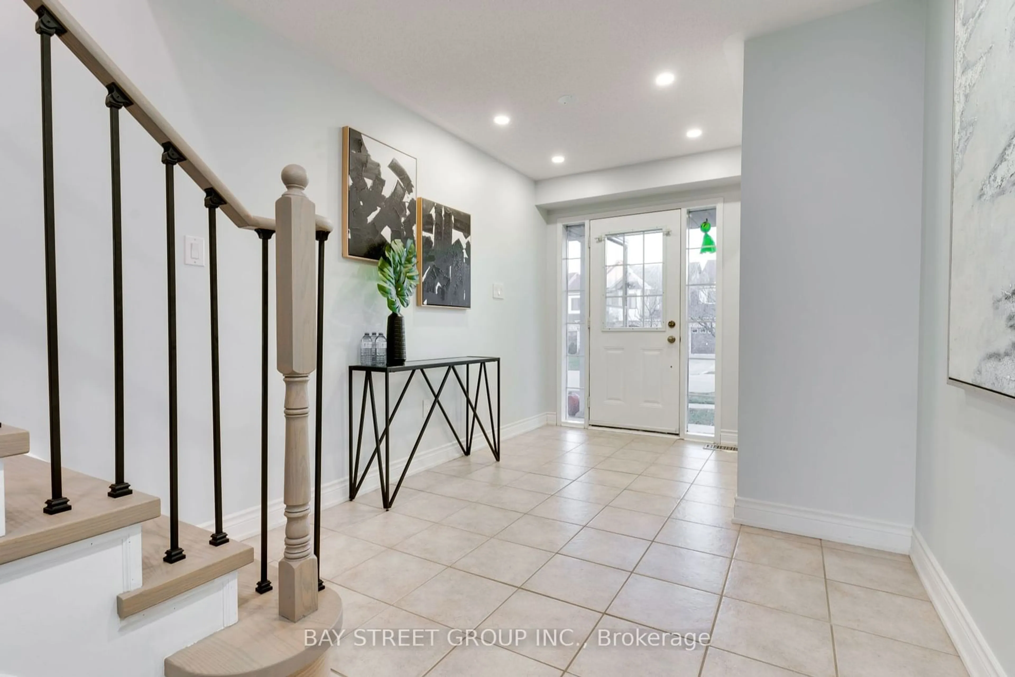 Indoor entryway for 89 Hammill Hts, East Gwillimbury Ontario L0G 1M0