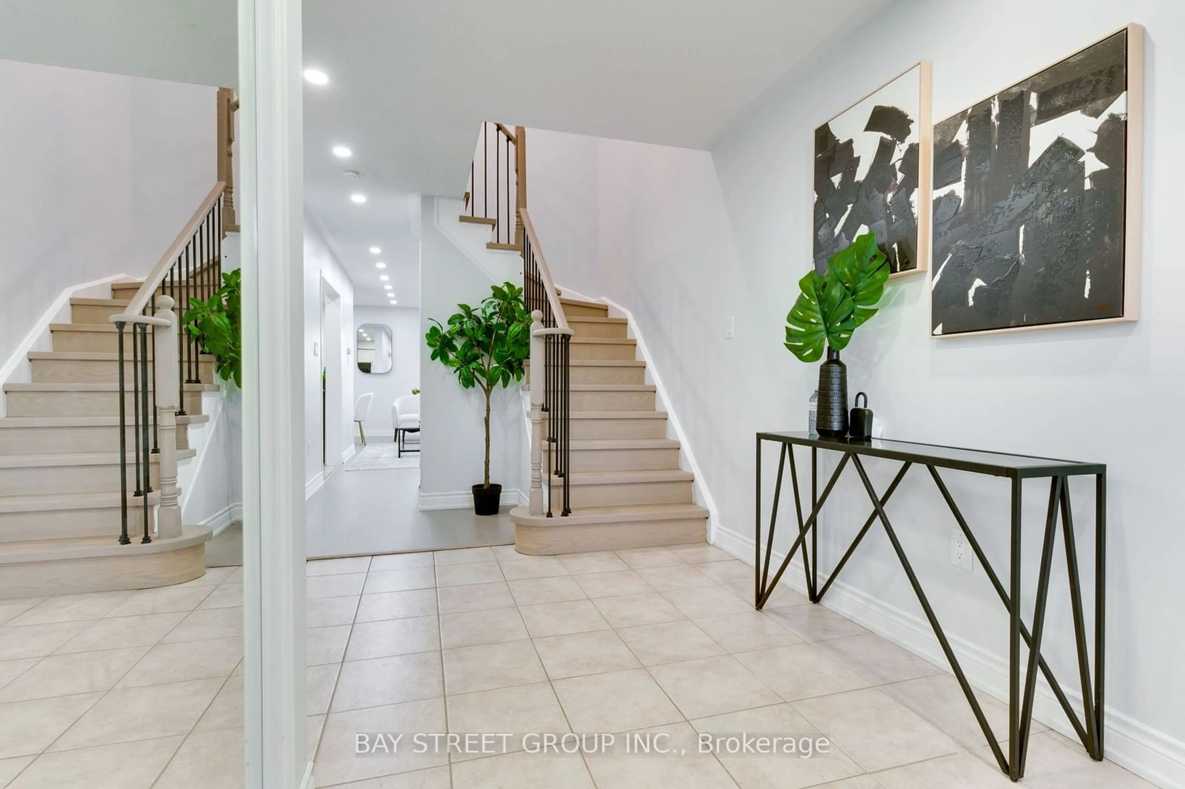 Indoor entryway for 89 Hammill Hts, East Gwillimbury Ontario L0G 1M0