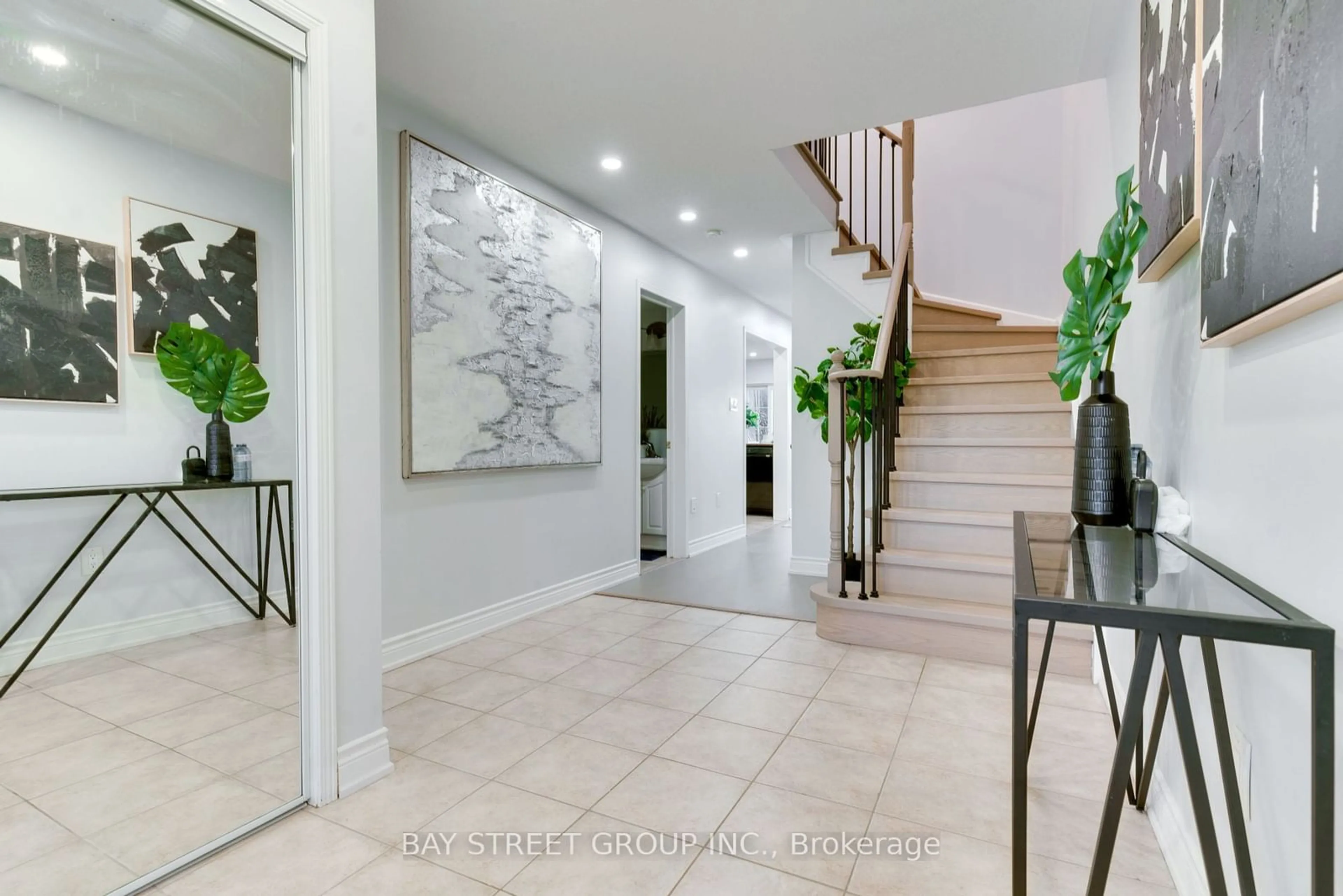 Indoor foyer for 89 Hammill Hts, East Gwillimbury Ontario L0G 1M0