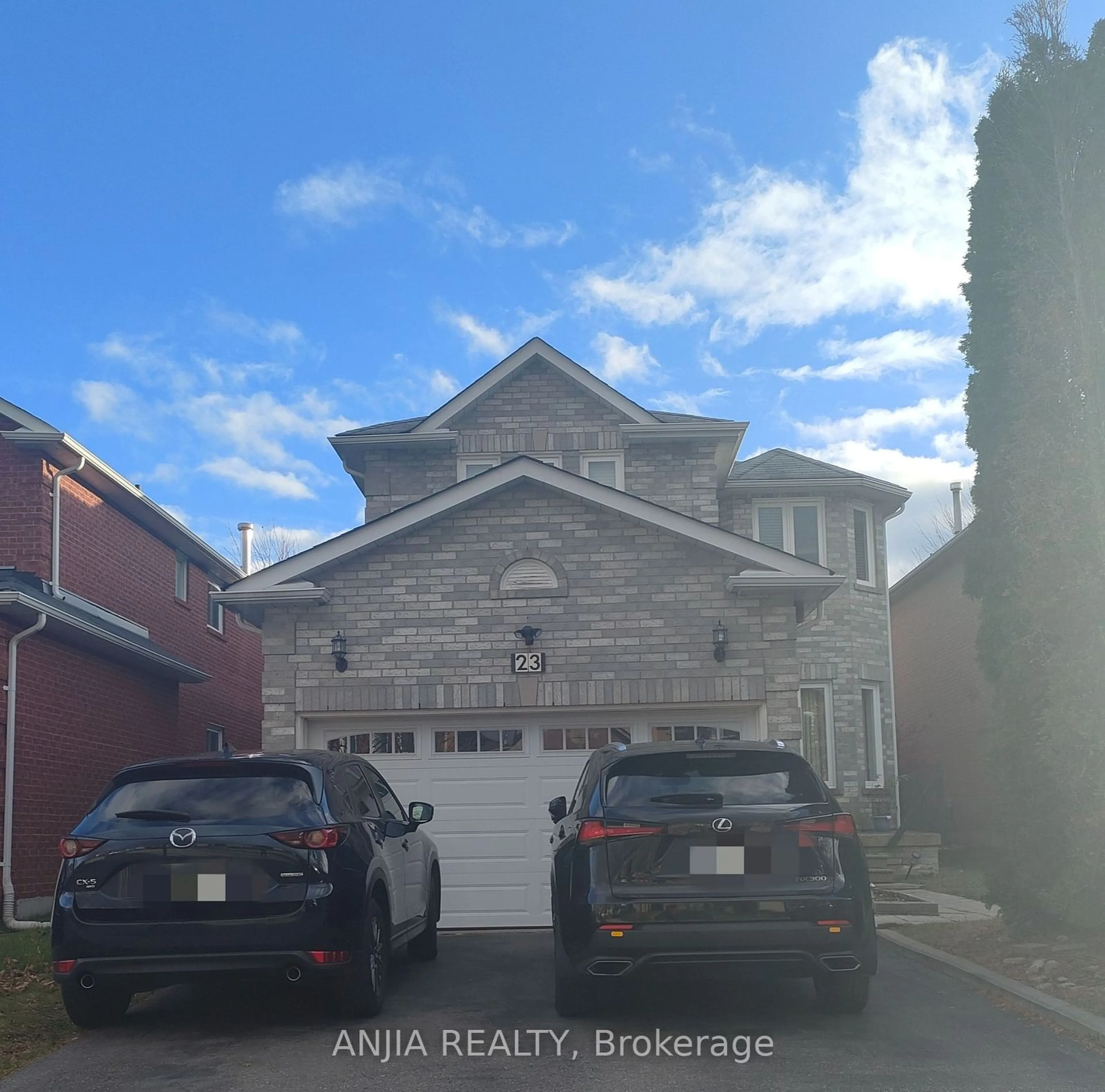 A pic from outside/outdoor area/front of a property/back of a property/a pic from drone, street for 23 Springer Dr, Richmond Hill Ontario L4C 0E9